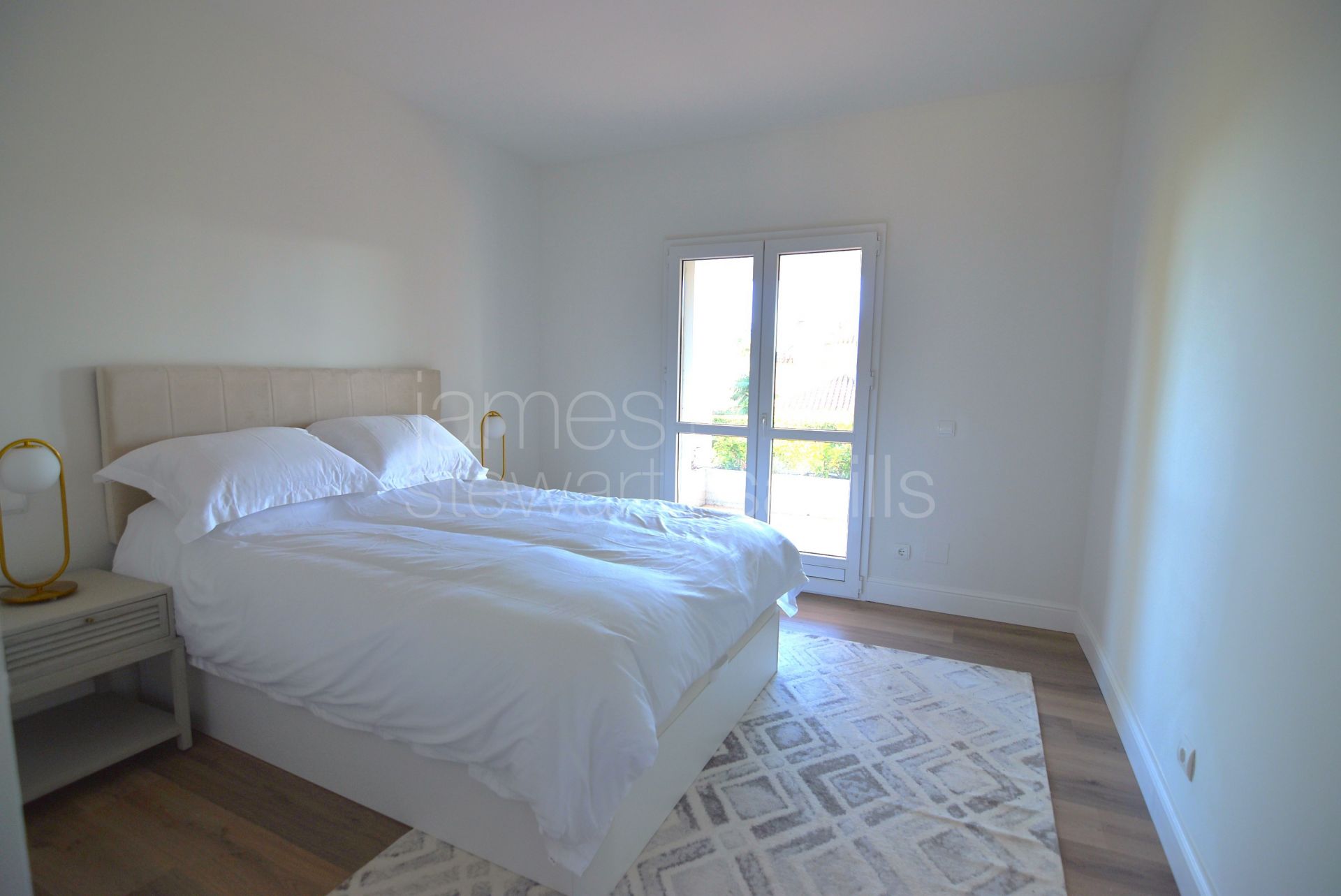 Very charming family home in the F zone with sea views