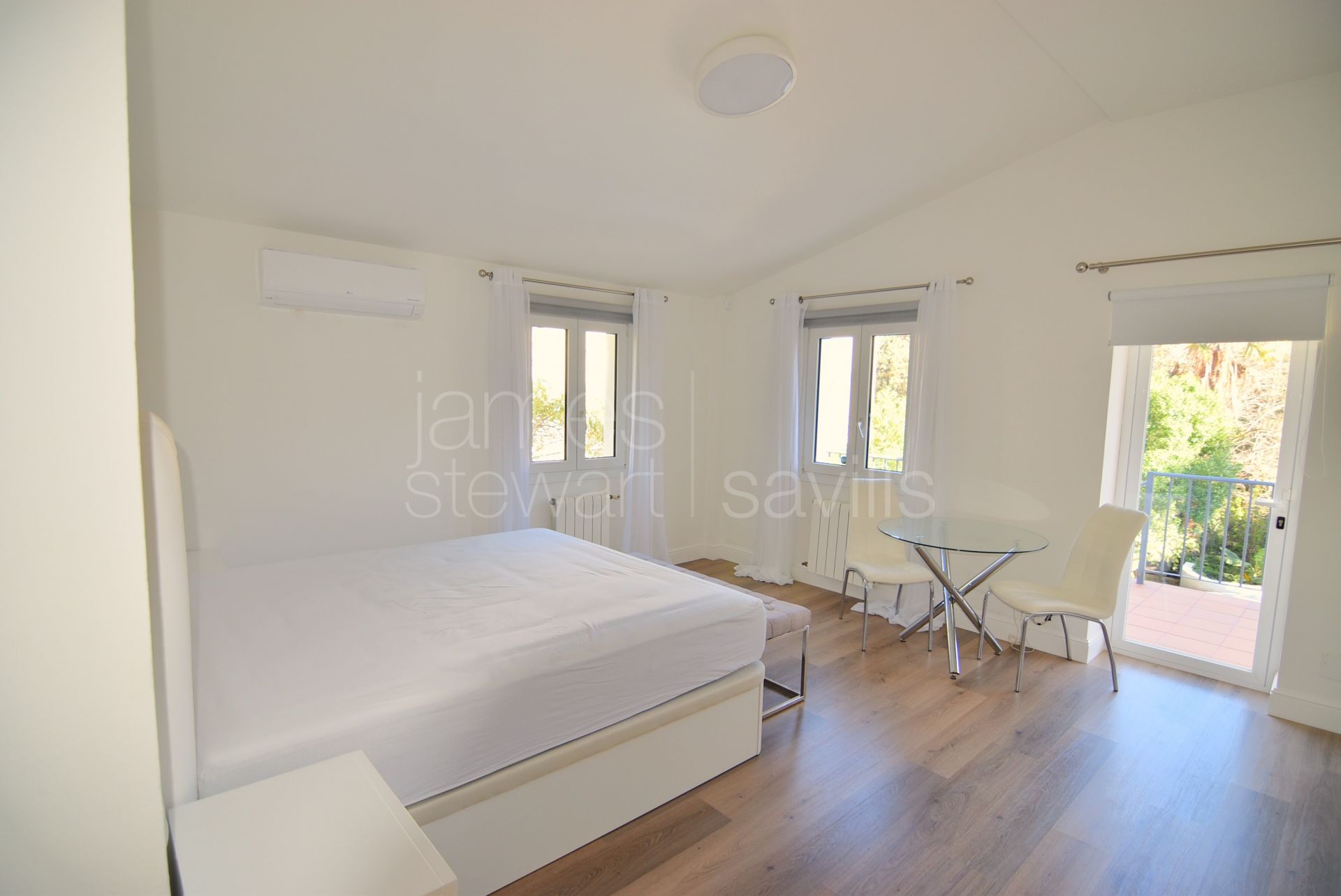 Great villa recently totally refurbished in the popular B zone of Sotogrande Costa