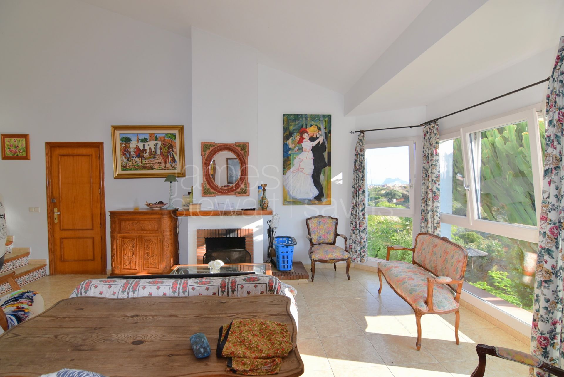 Semi- detached house in a quiet area near Torreguadiaro Beach: An Ideal Family Home