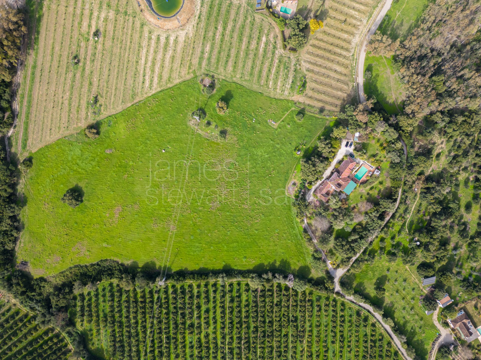 The perfect country retreat on the edge of a national park only 35 minutes from the coast