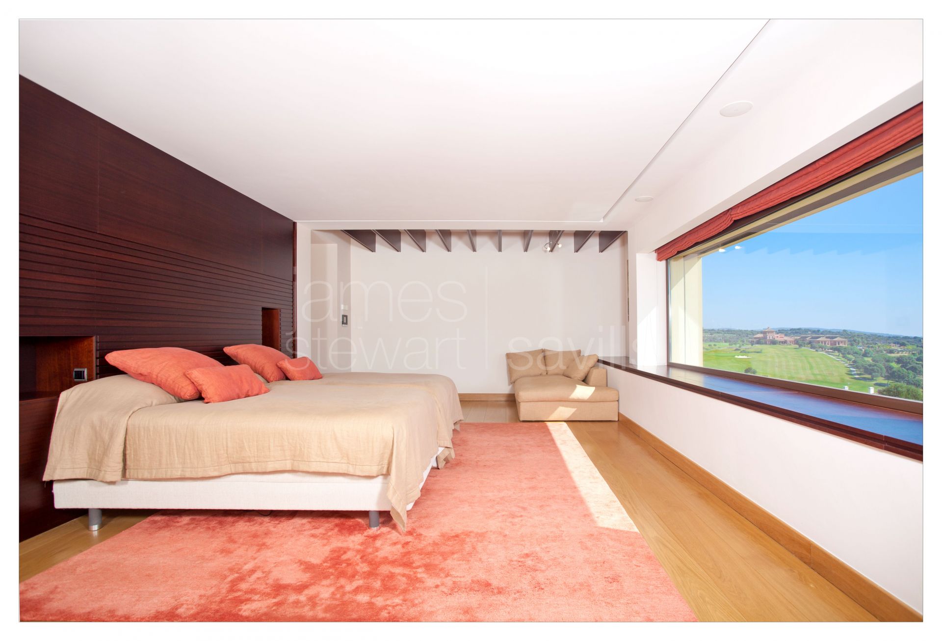 An eye-catching villa with in a quiet location of La Reserva with sea views