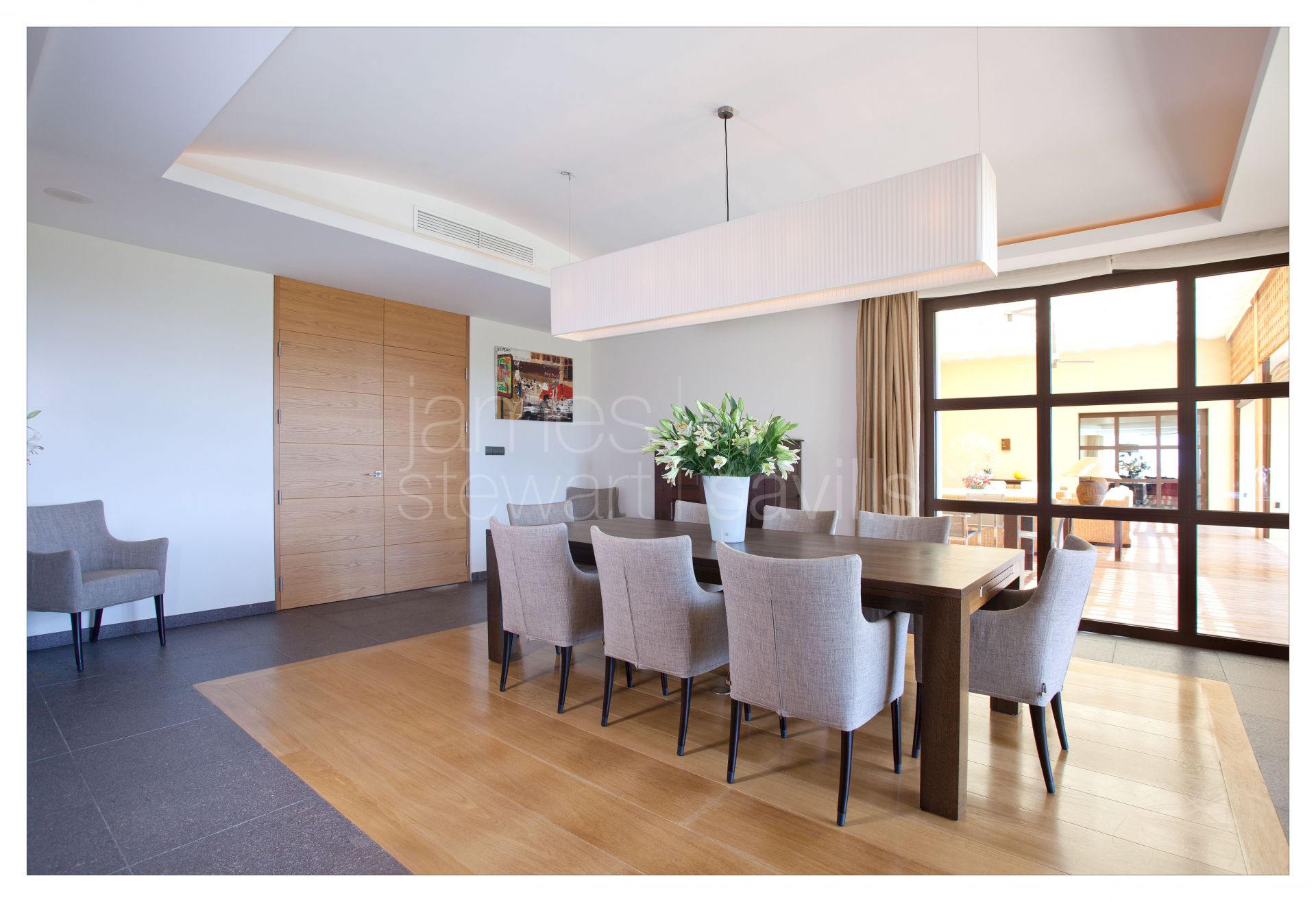 An eye-catching villa with in a quiet location of La Reserva with sea views