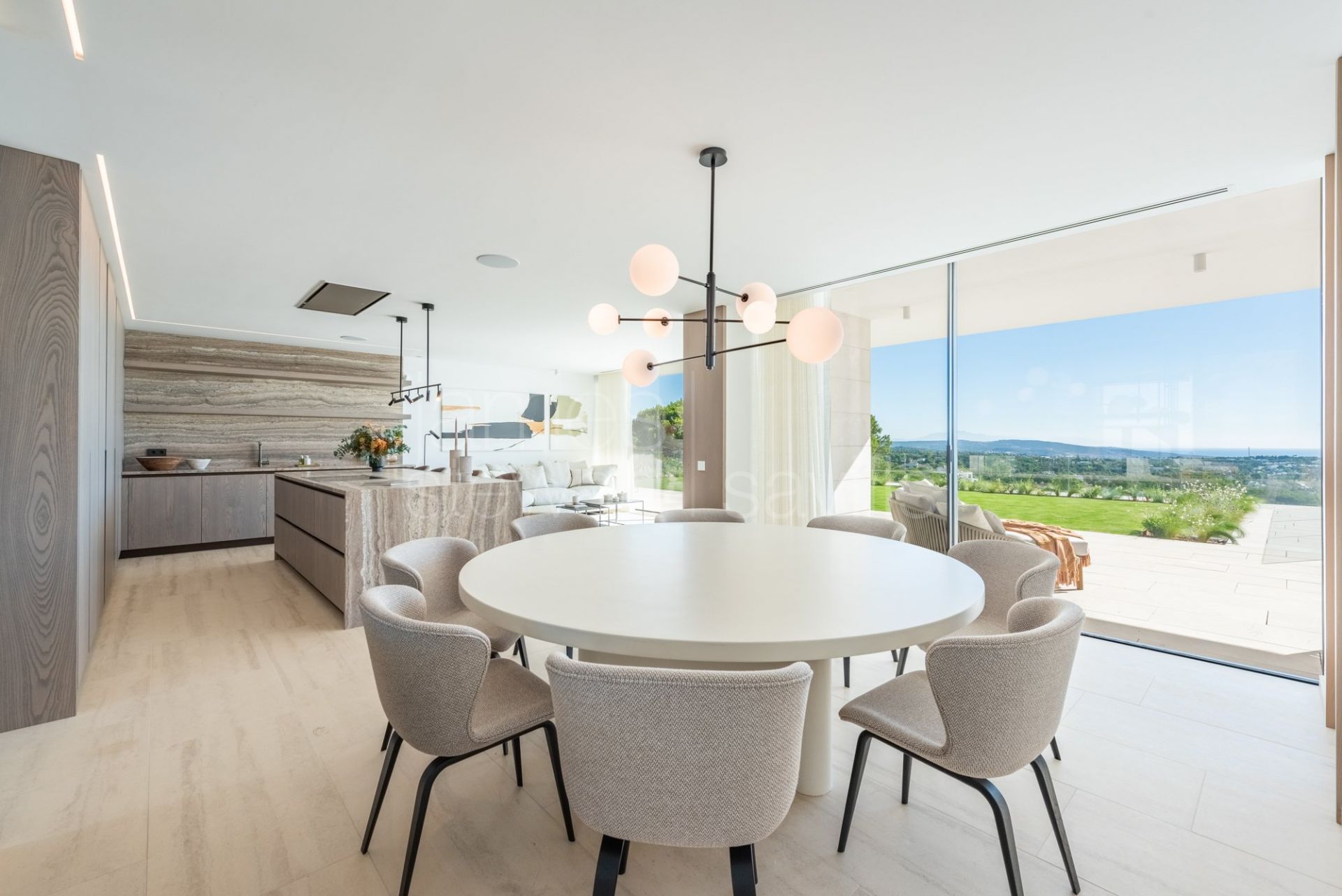 LAS ALAMANDAS - Superb Villa in the Almenara area of Sotogrande Alto with beautiful golf and sea views