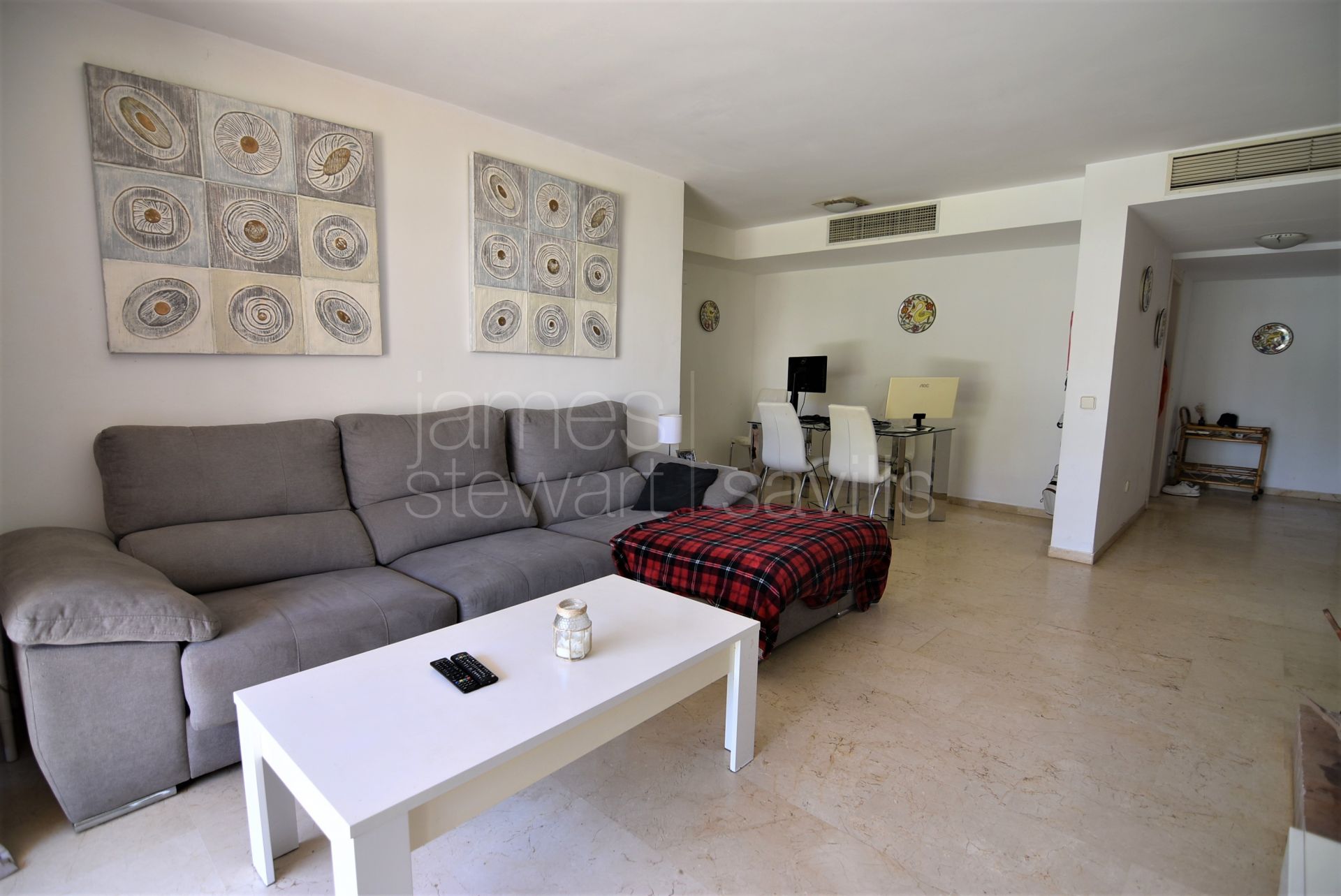 Excellent one bedroom beachfront apartment with garden only 30 metres from the beach