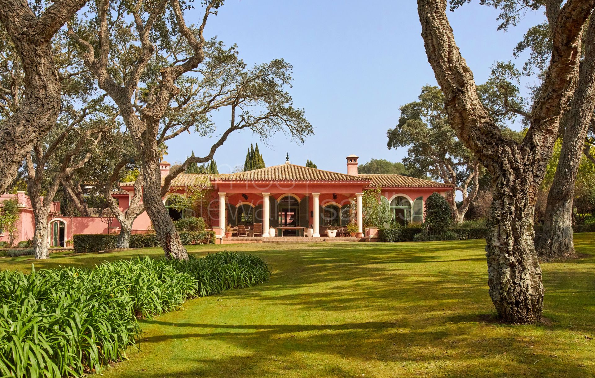 Superb one storey villa in Central Sotogrande - Andalucian architecture at its best