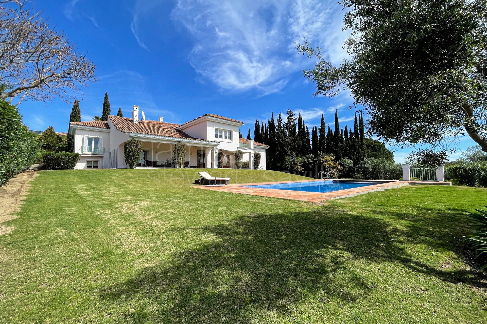 Elegante residencia familiar de estilo andaluz en Sotogrande Alto