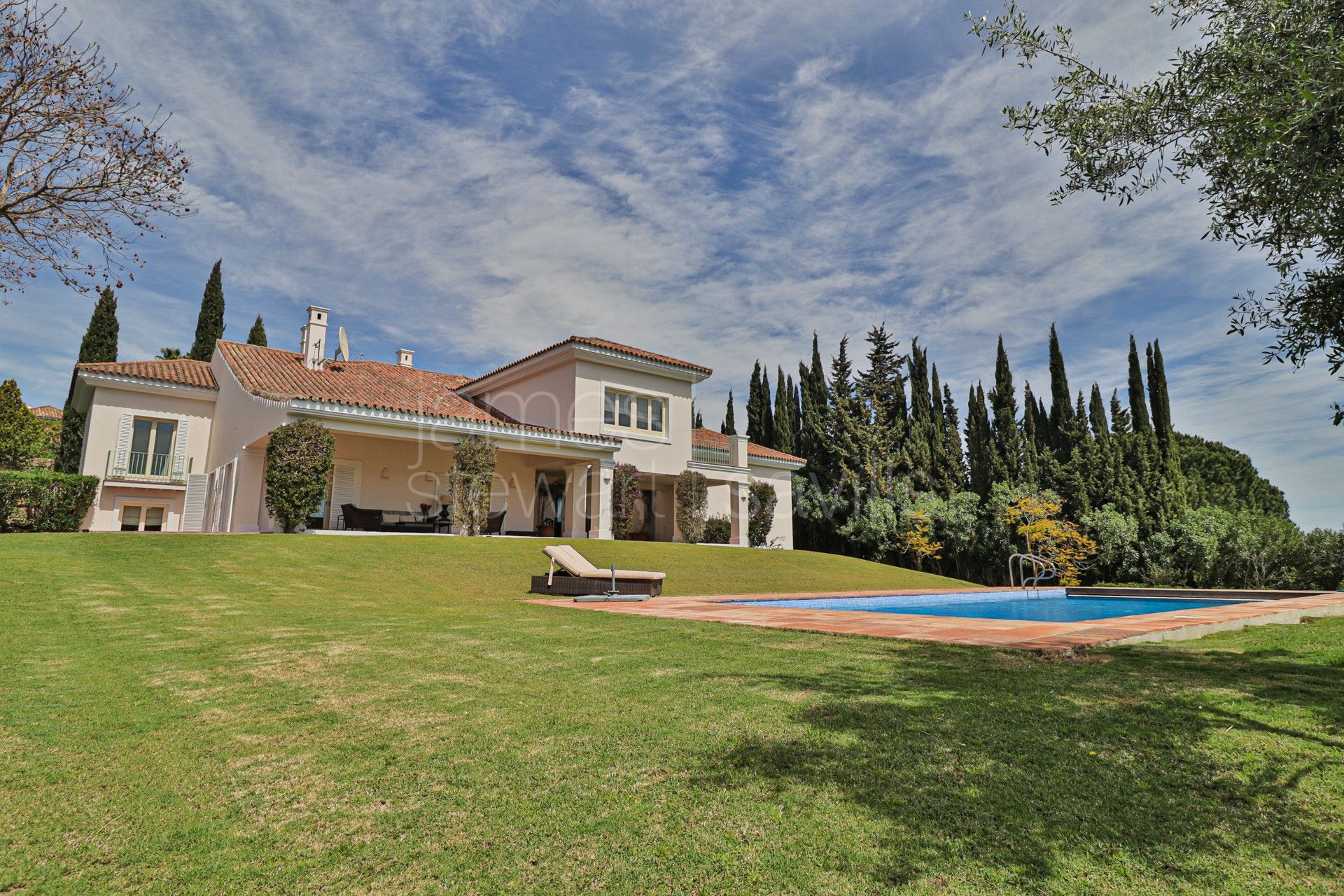 Elegante residencia familiar de estilo andaluz en Sotogrande Alto