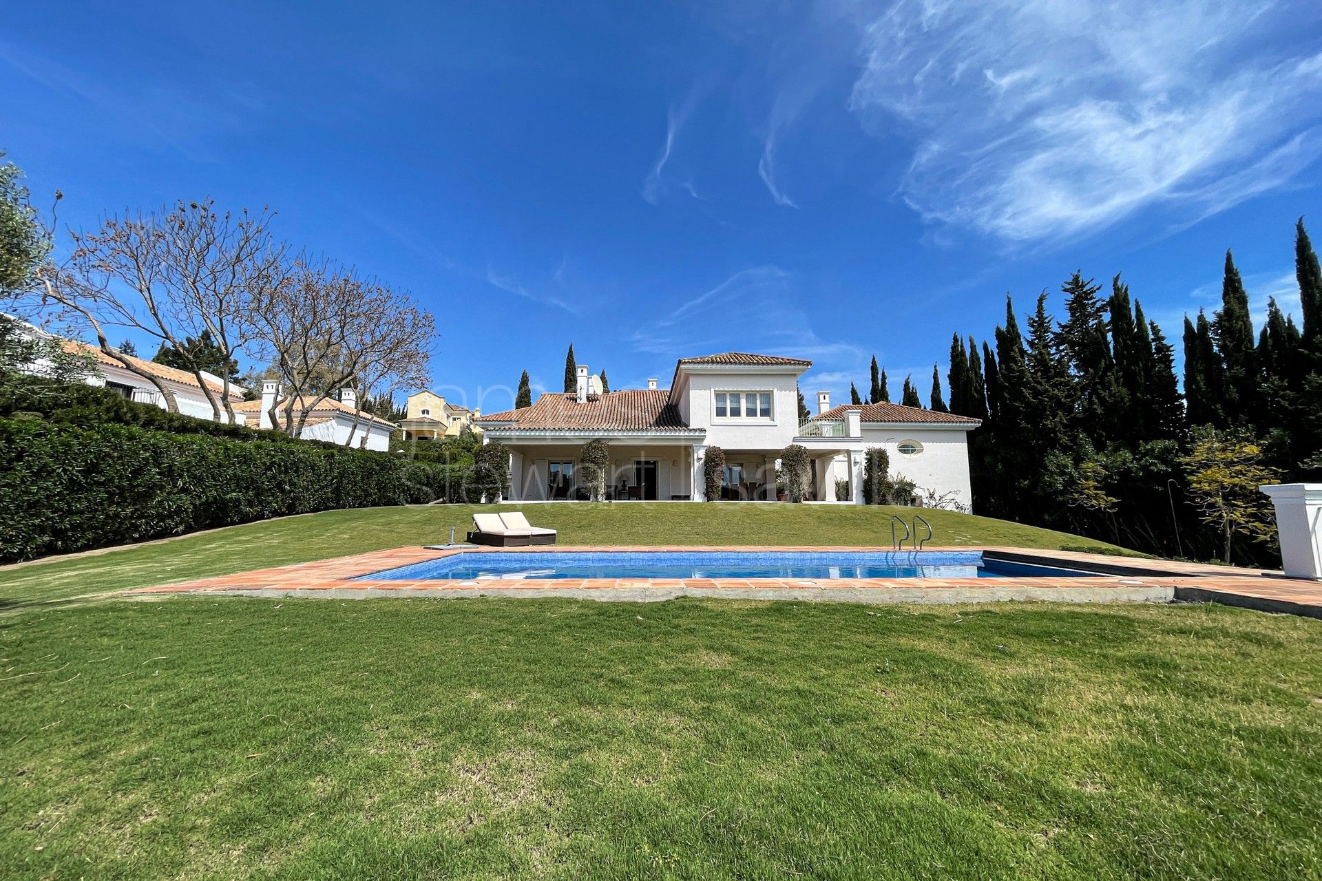 Elegante residencia familiar de estilo andaluz en Sotogrande Alto