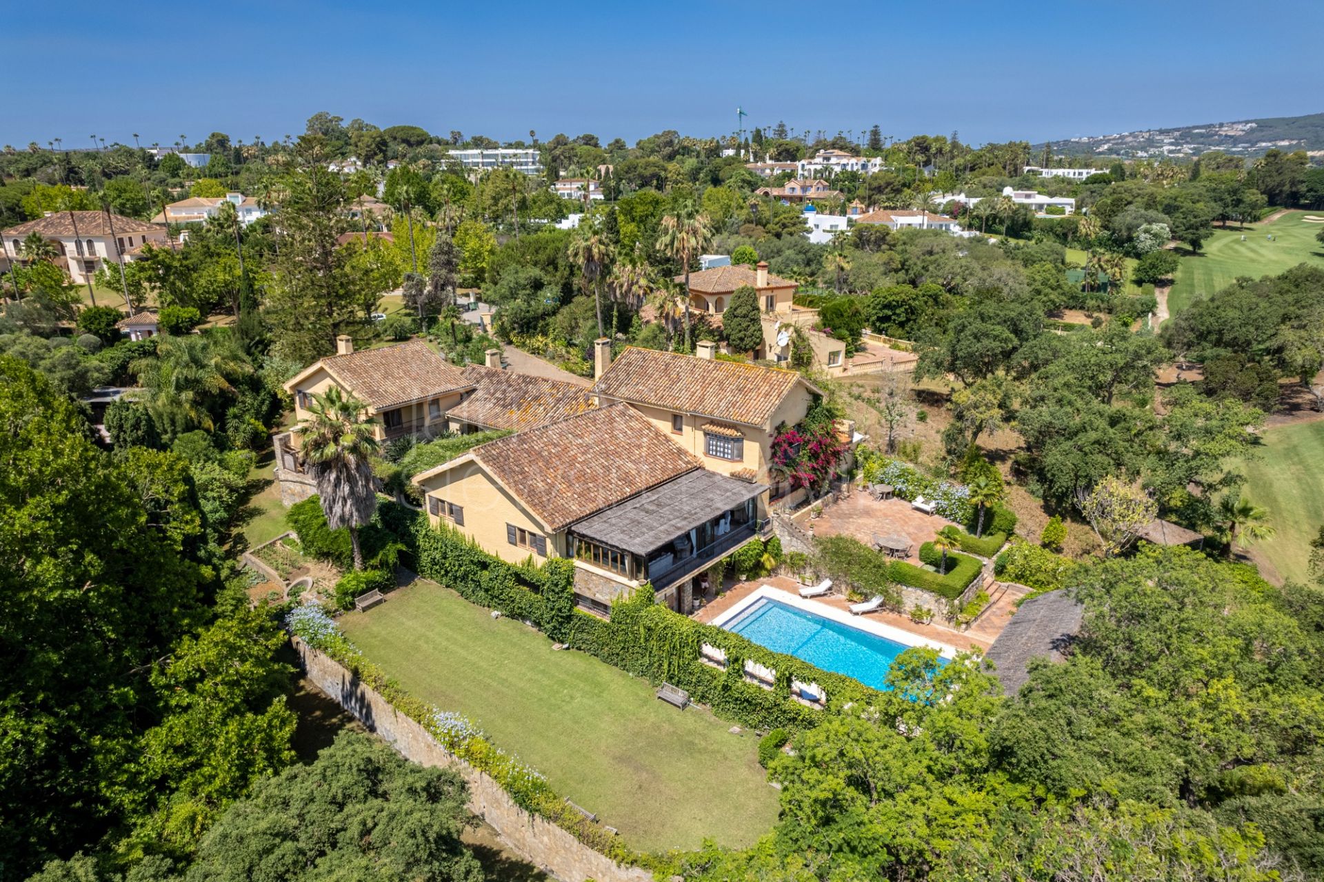 Unbeatable location frontline to Real Sotogrande Golf Course