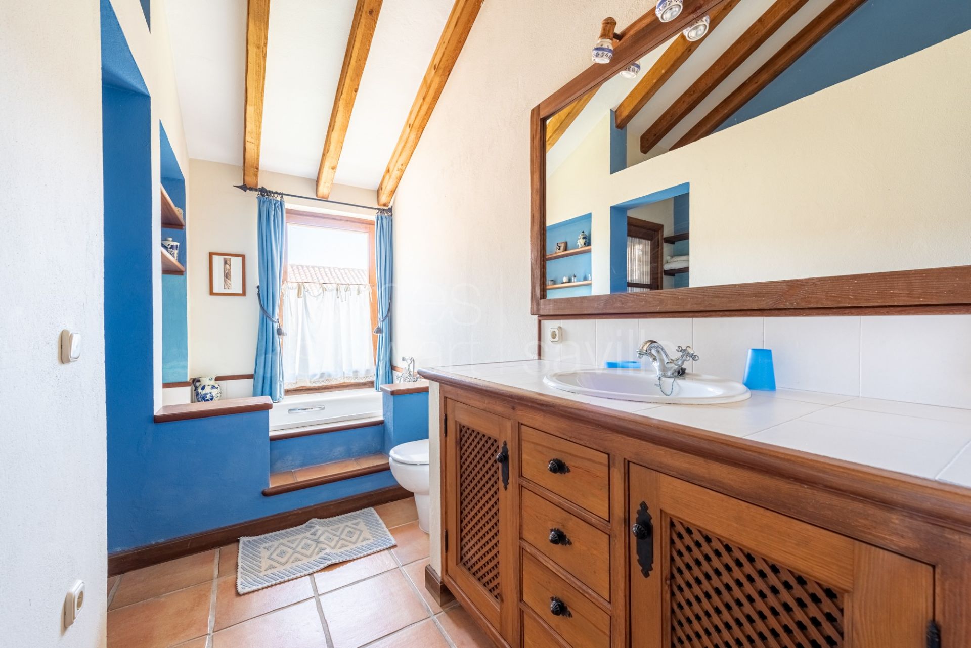 Unbeatable location frontline to Real Sotogrande Golf Course