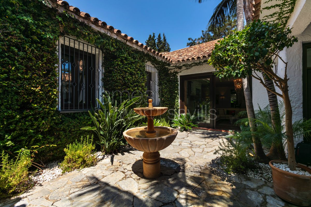 Una cautivadora villa andaluza rodeada de naturaleza en Reyes y Reinas, Sotogrande Costa