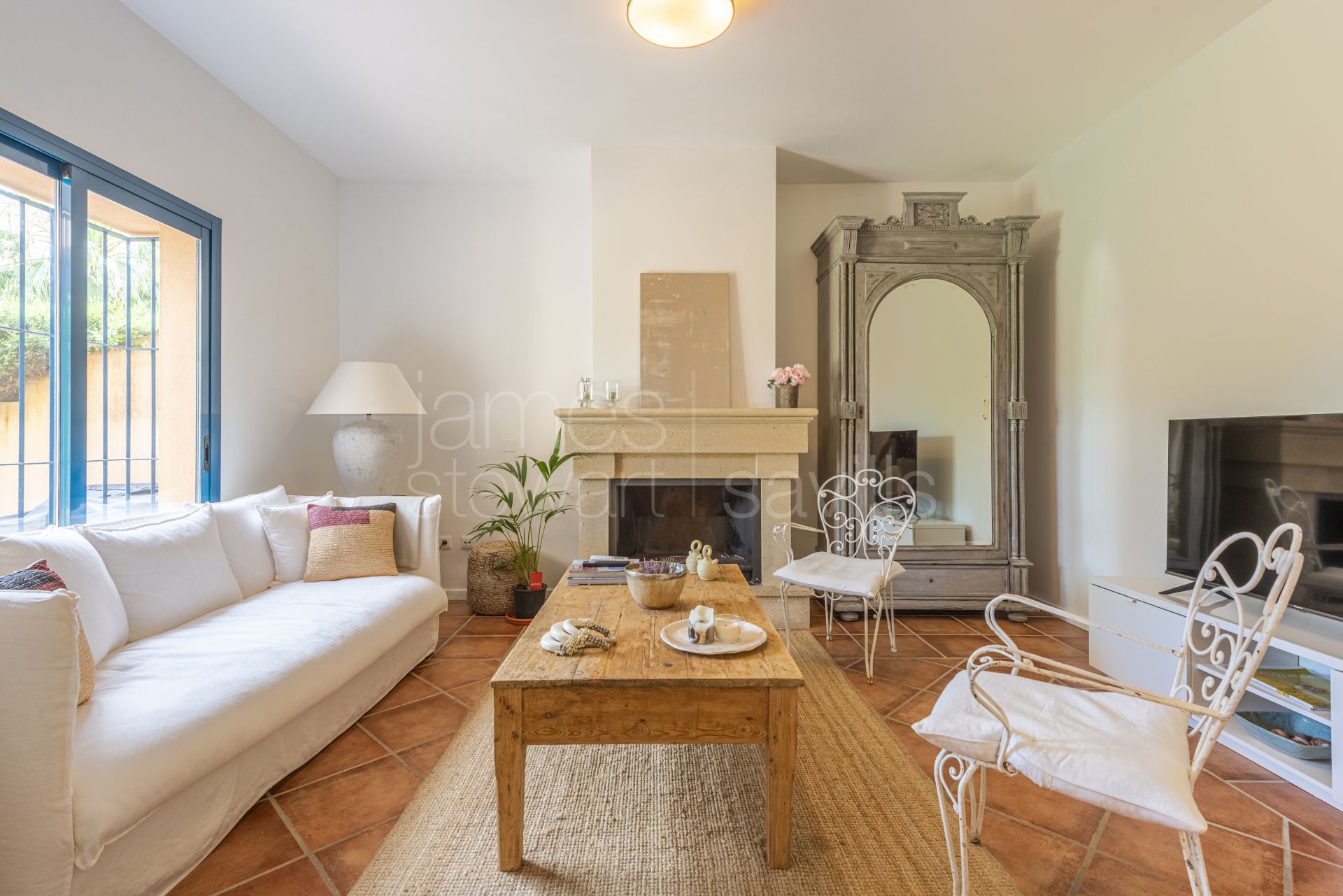 Townhouse in the ever popular El Casar area of Sotogrande Costa