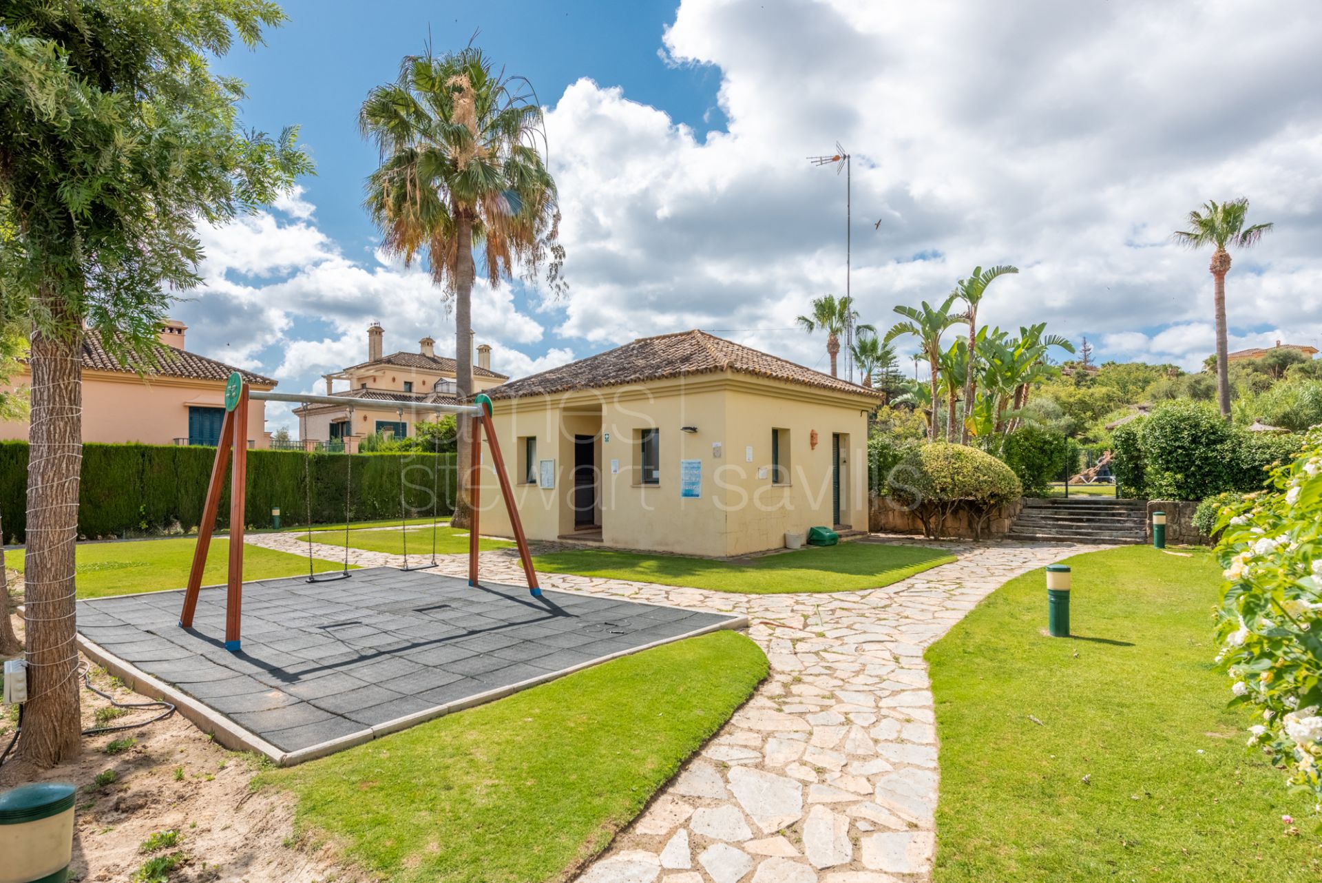 Townhouse in the ever popular El Casar area of Sotogrande Costa