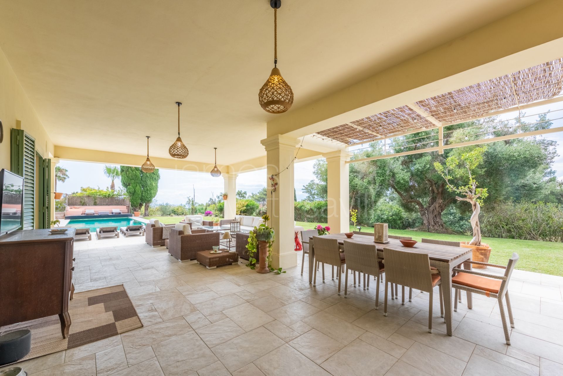 Excellent villa on 4400m2 of plot in the F zone - panoramic sea views and independent guest house