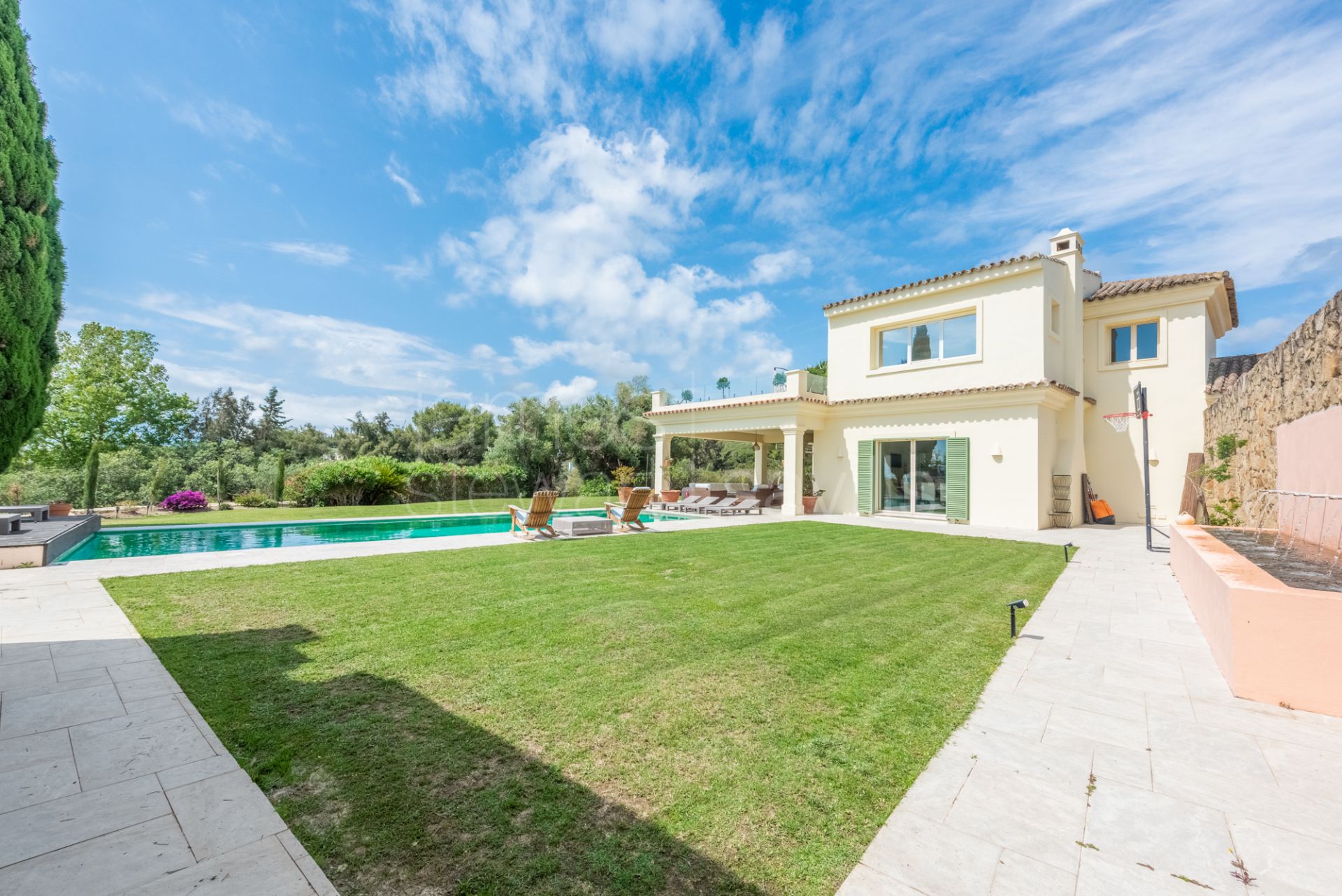 Excellent villa on 4400m2 of plot in the F zone - panoramic sea views and independent guest house