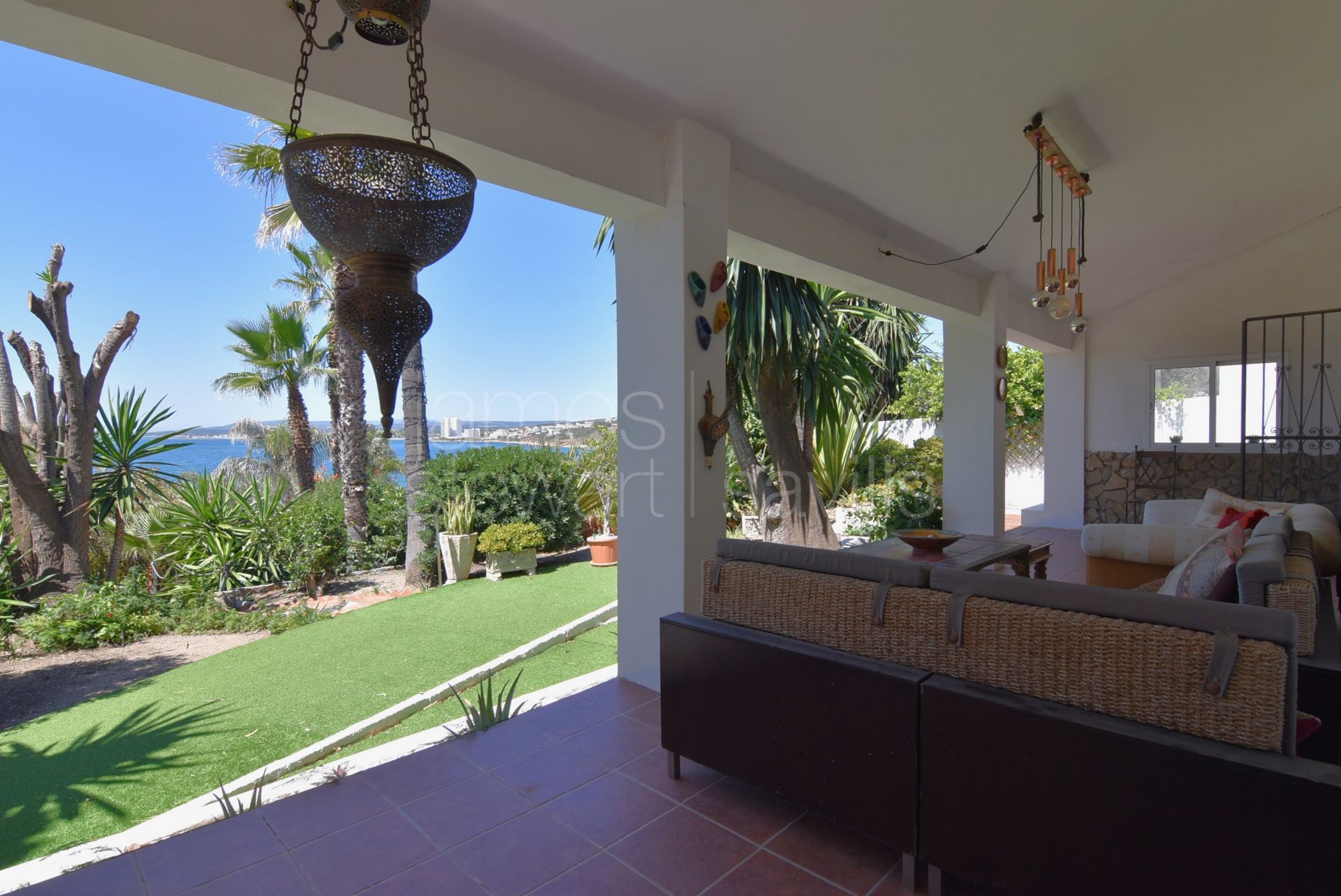 Una joya escondida con preciosas vistas al mar, a sólo 60 metros de la playa