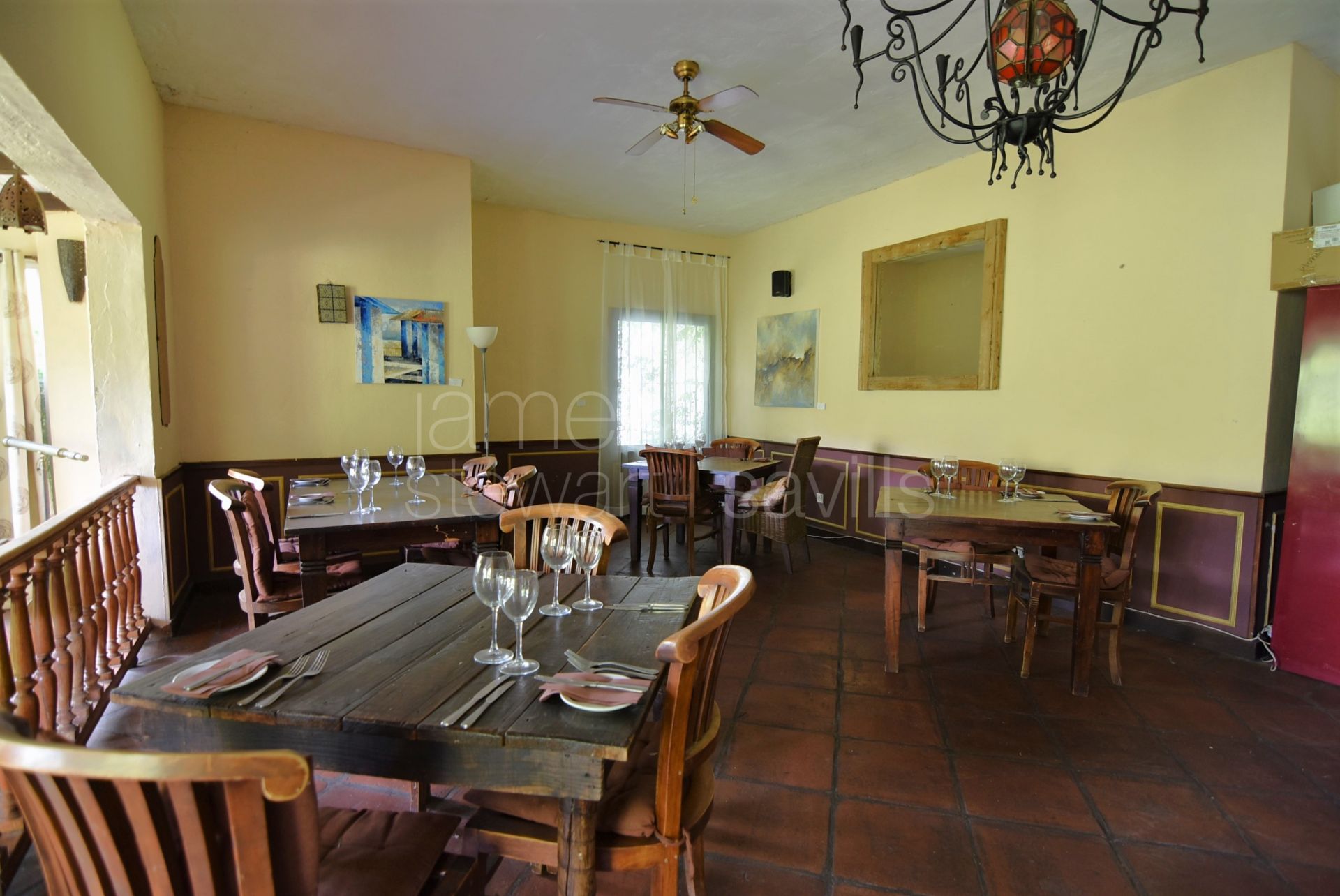 Successful country venta style restaurant for sale 10 minutes from the Costa