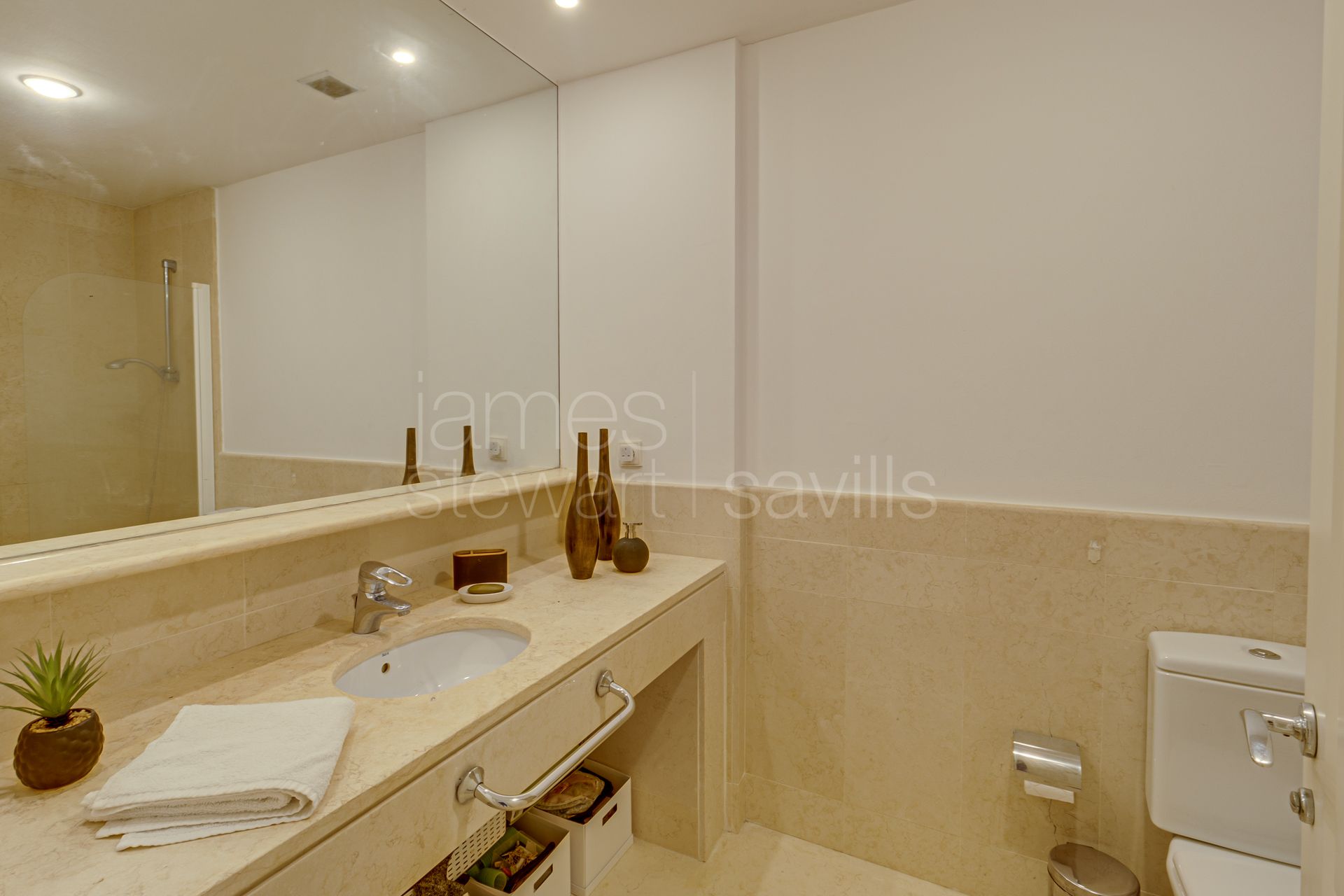 Apartamento de 2 dormitorios con vistas a La Marina de Sotogrande en Jungla del Loro