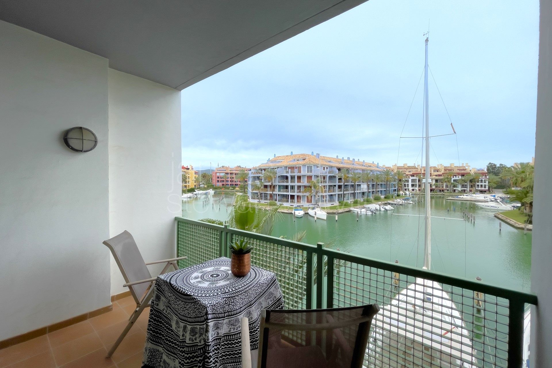2 Bedroom apartment with views to La Marina de Sotogrande in Jungla del Loro
