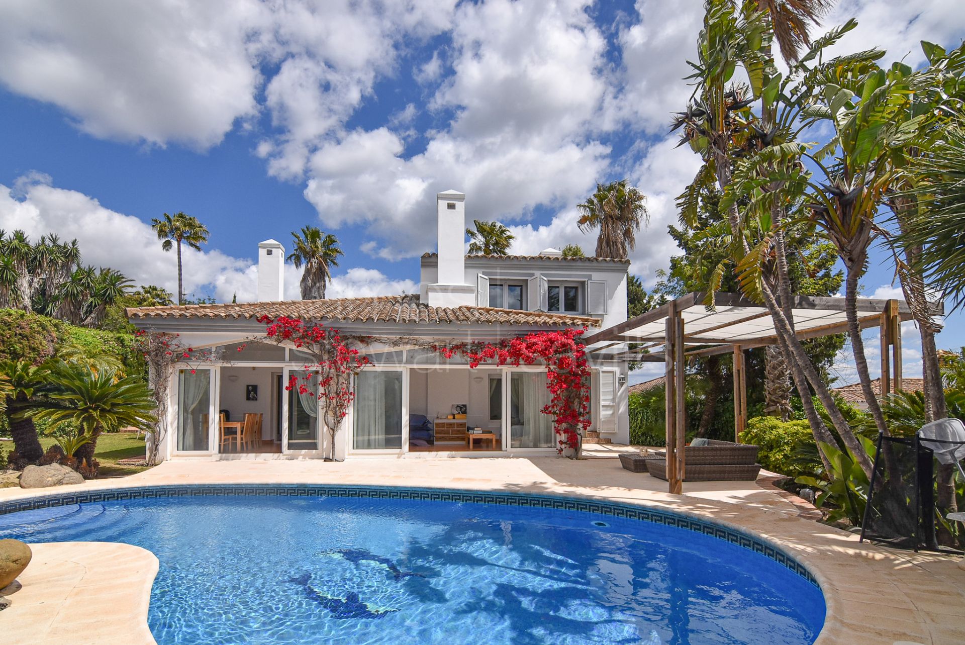 Great family home with very pretty unobstructed Mediterranean views in Sotogrande Alto