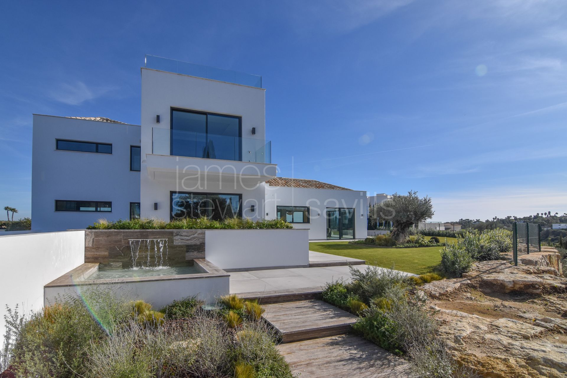 A superb brand new villa with panoramic sea and Sotogrande views