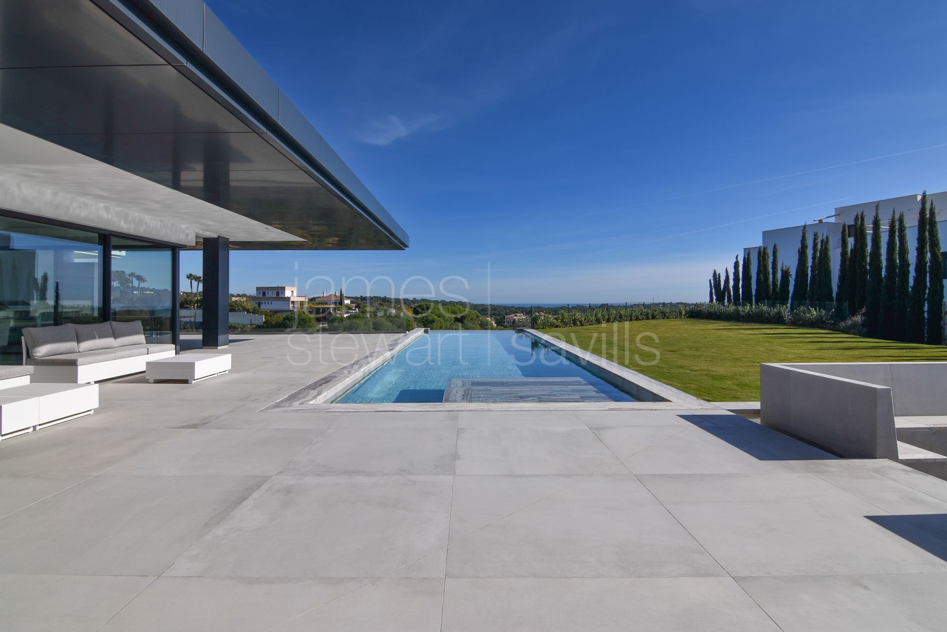 A superb brand new villa with panoramic sea and Sotogrande views