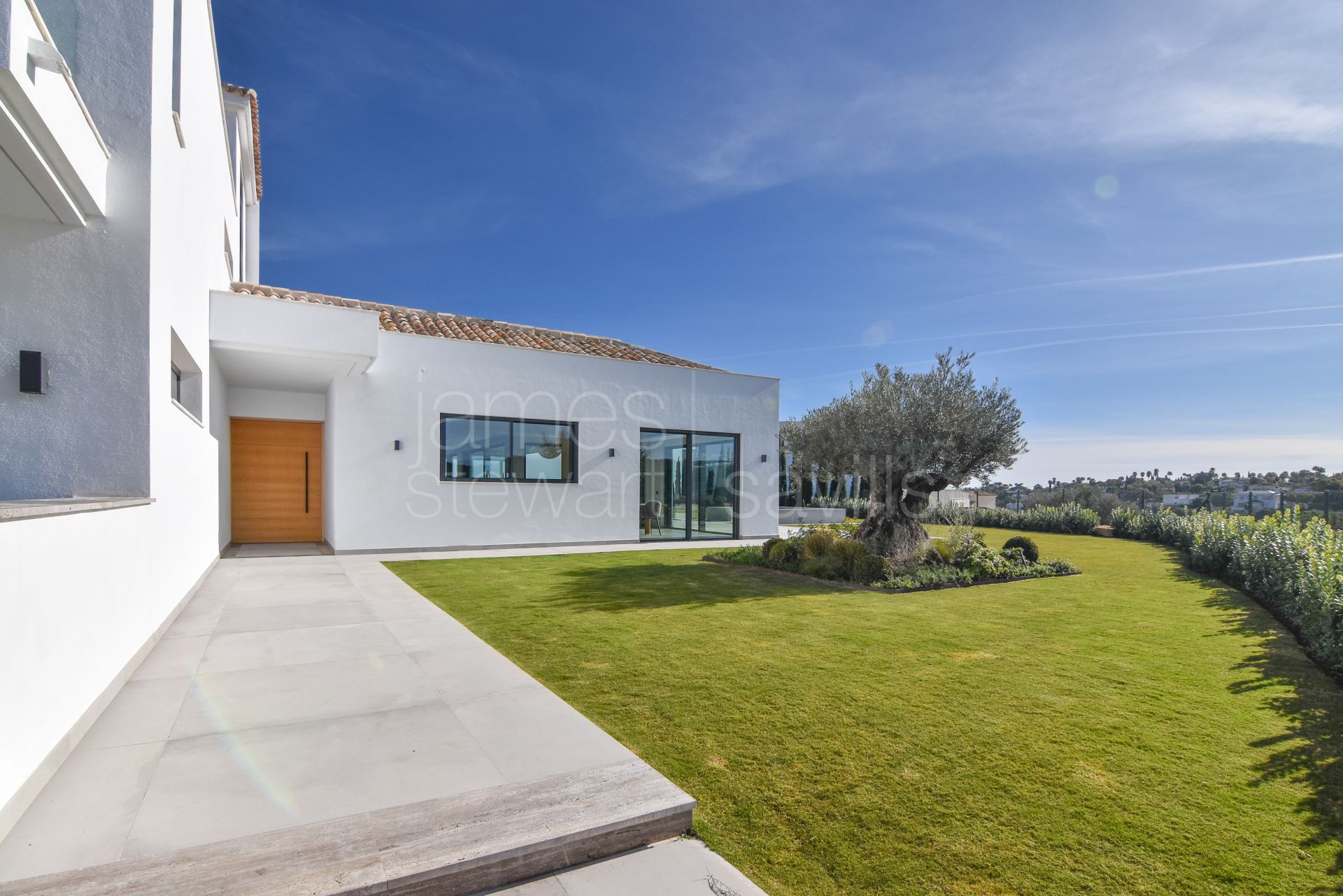 A superb brand new villa with panoramic sea and Sotogrande views