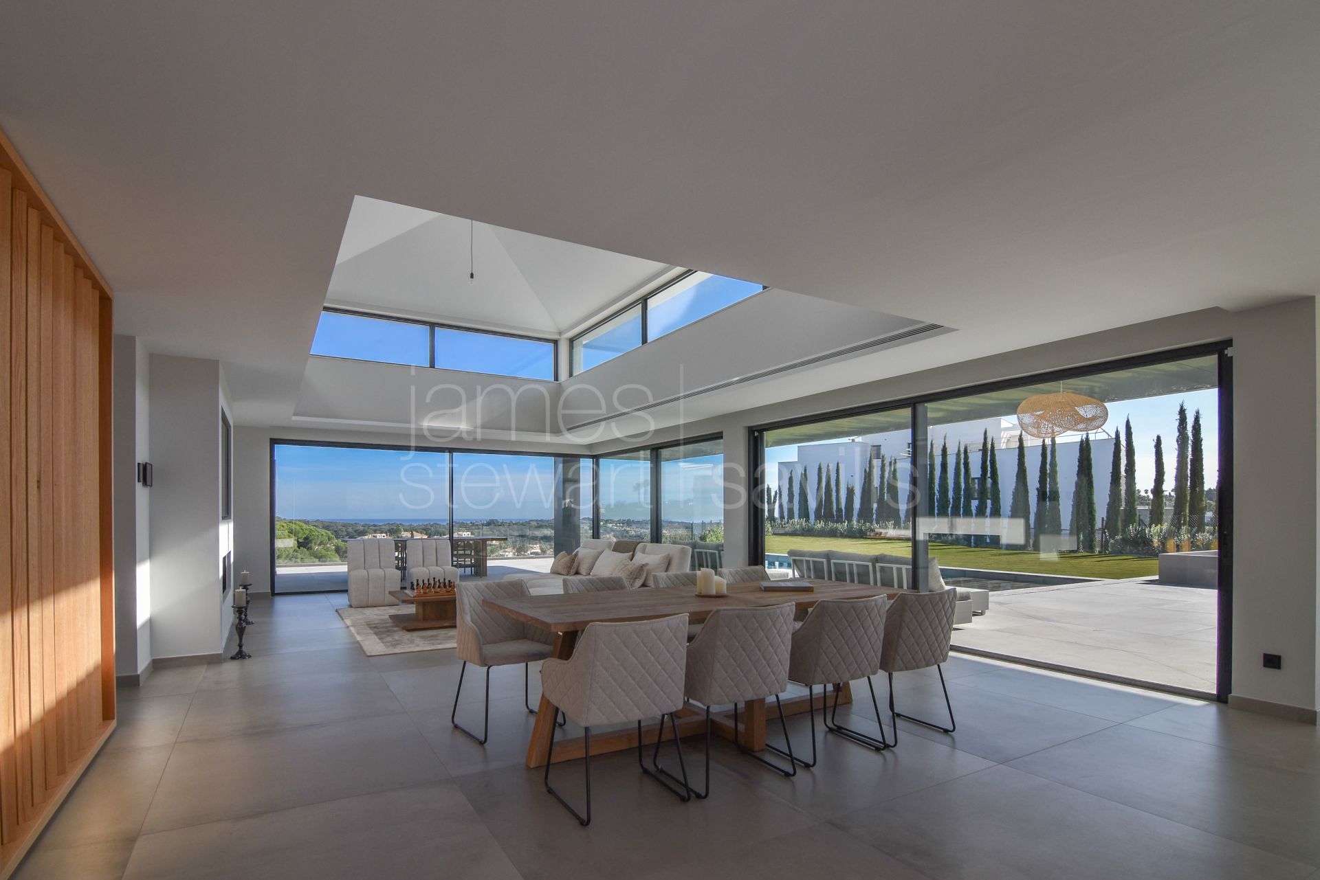 A superb brand new villa with panoramic sea and Sotogrande views