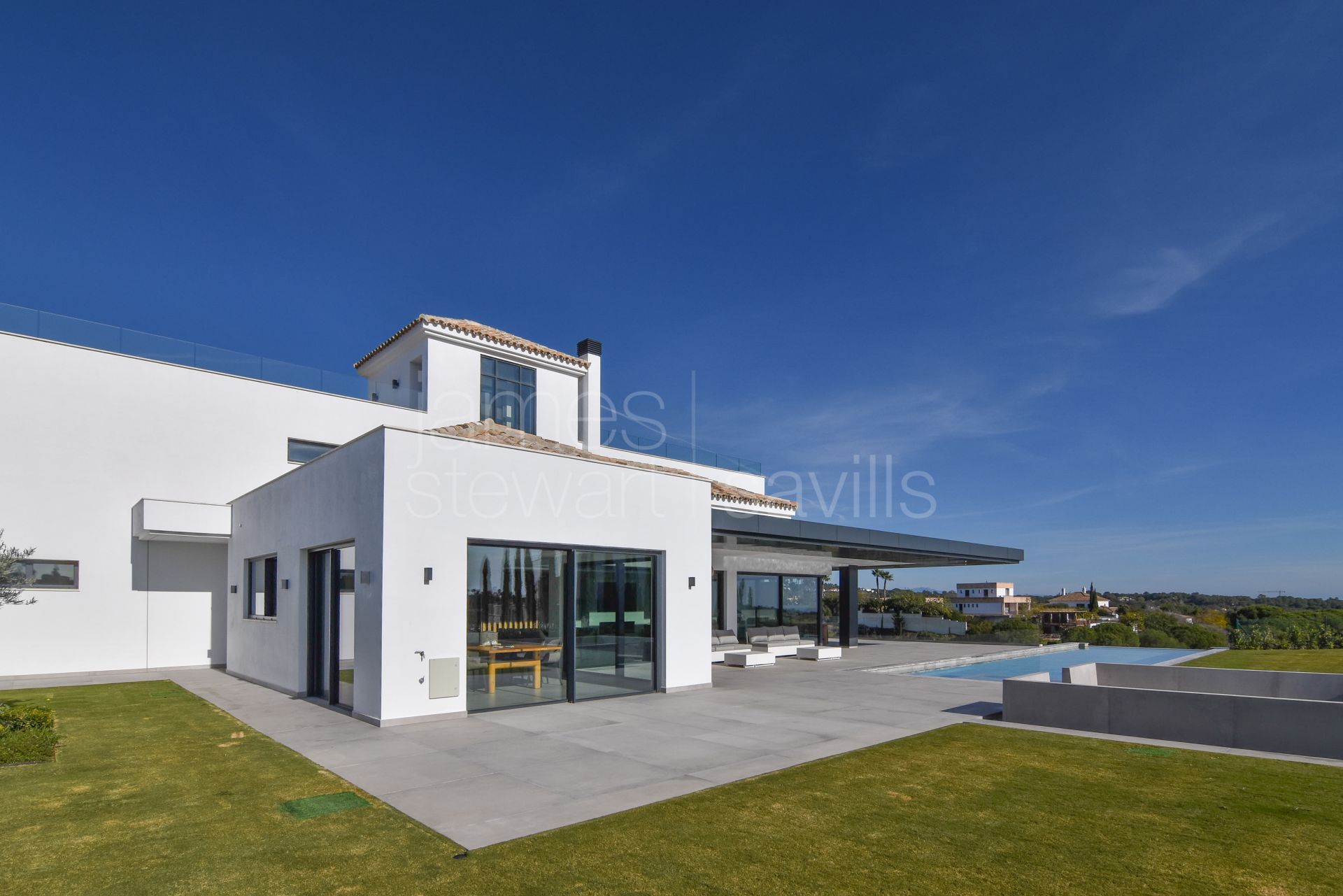 A superb brand new villa with panoramic sea and Sotogrande views