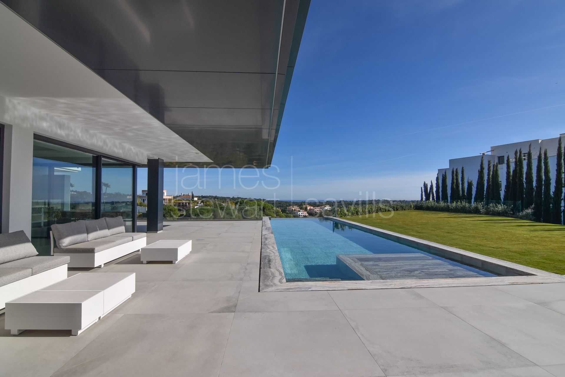 A superb brand new villa with panoramic sea and Sotogrande views