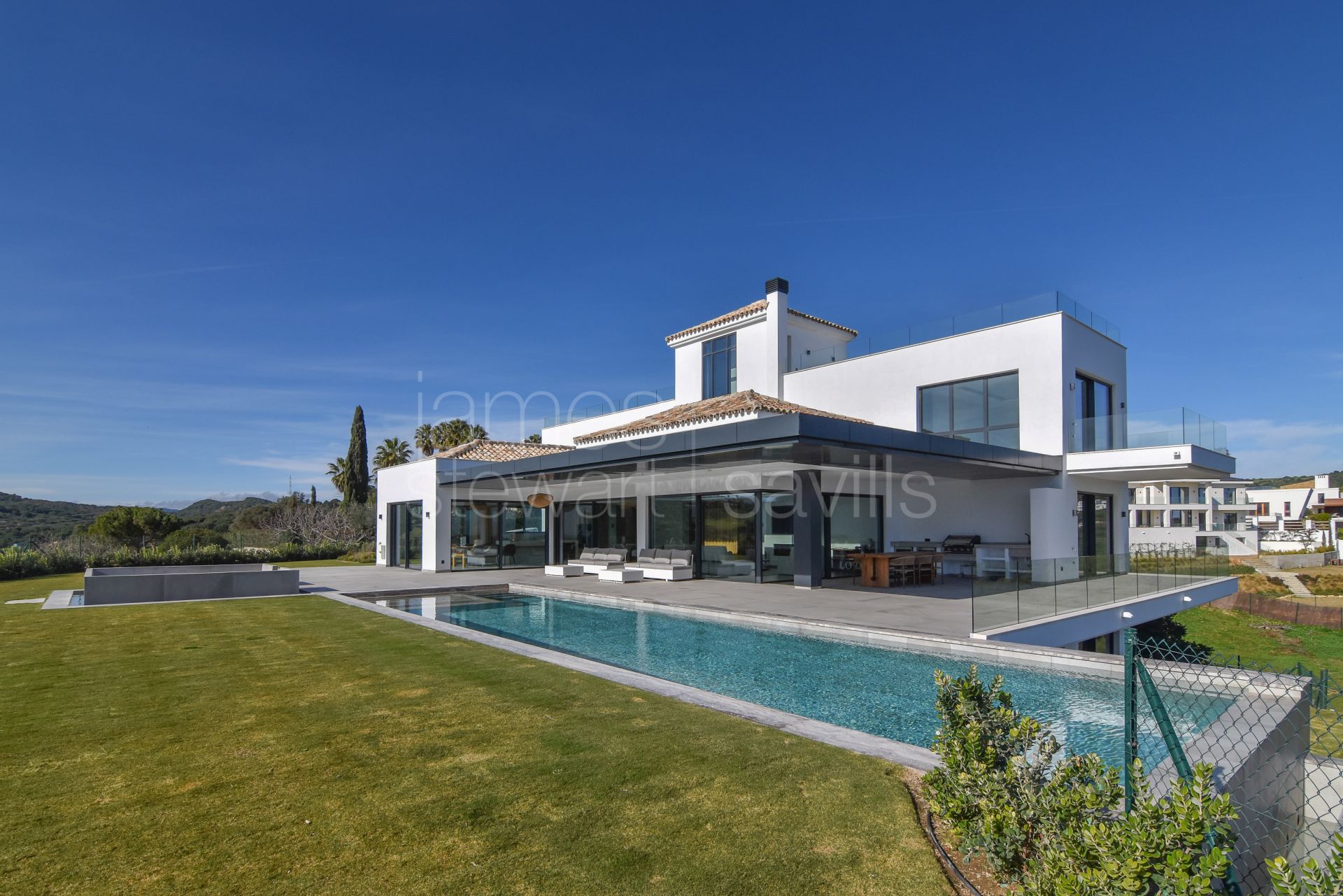 A superb brand new villa with panoramic sea and Sotogrande views