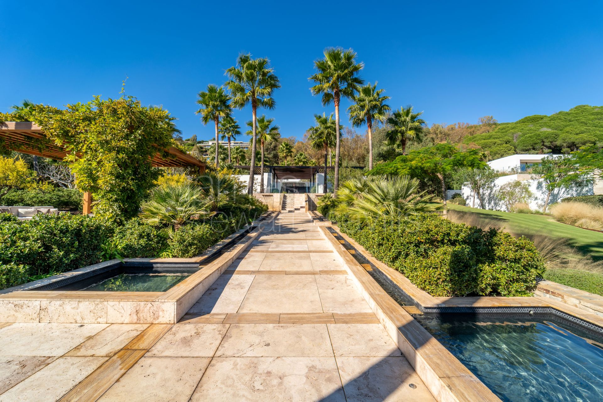 Villa Aquarius en La Reserva de Sotogrande – Privacidad, Vistas al Mar y Elegancia Atemporal en El Mirador