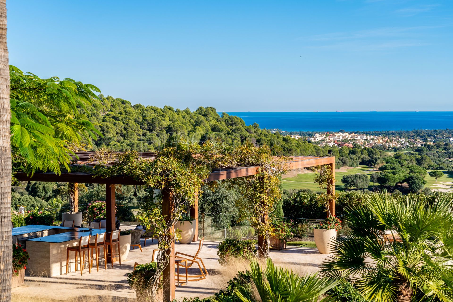 Villa Aquarius en La Reserva de Sotogrande – Privacidad, Vistas al Mar y Elegancia Atemporal en El Mirador