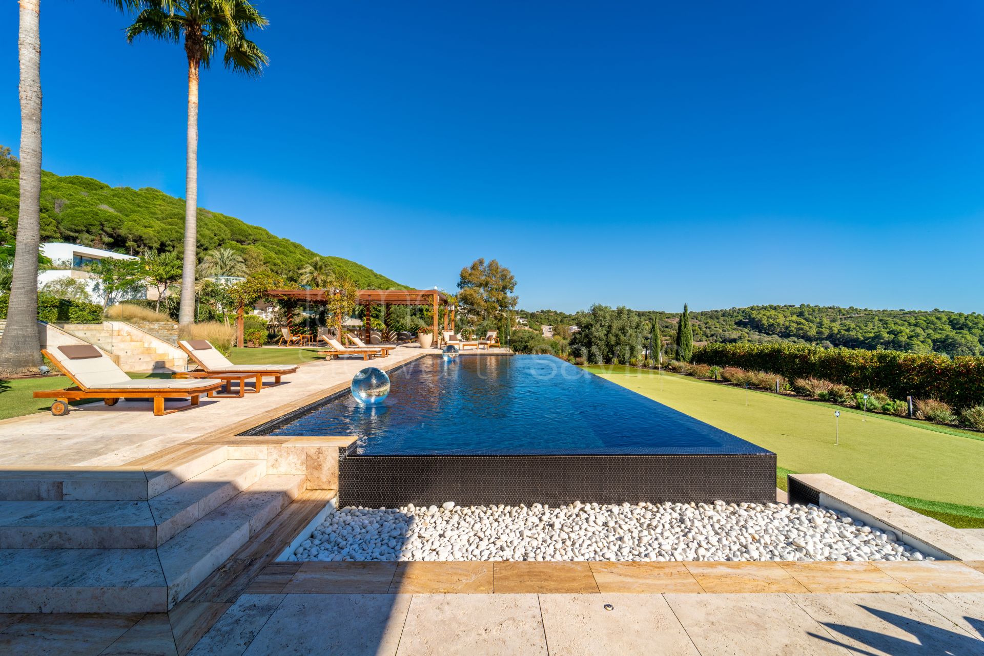 Villa Aquarius en La Reserva de Sotogrande – Privacidad, Vistas al Mar y Elegancia Atemporal en El Mirador