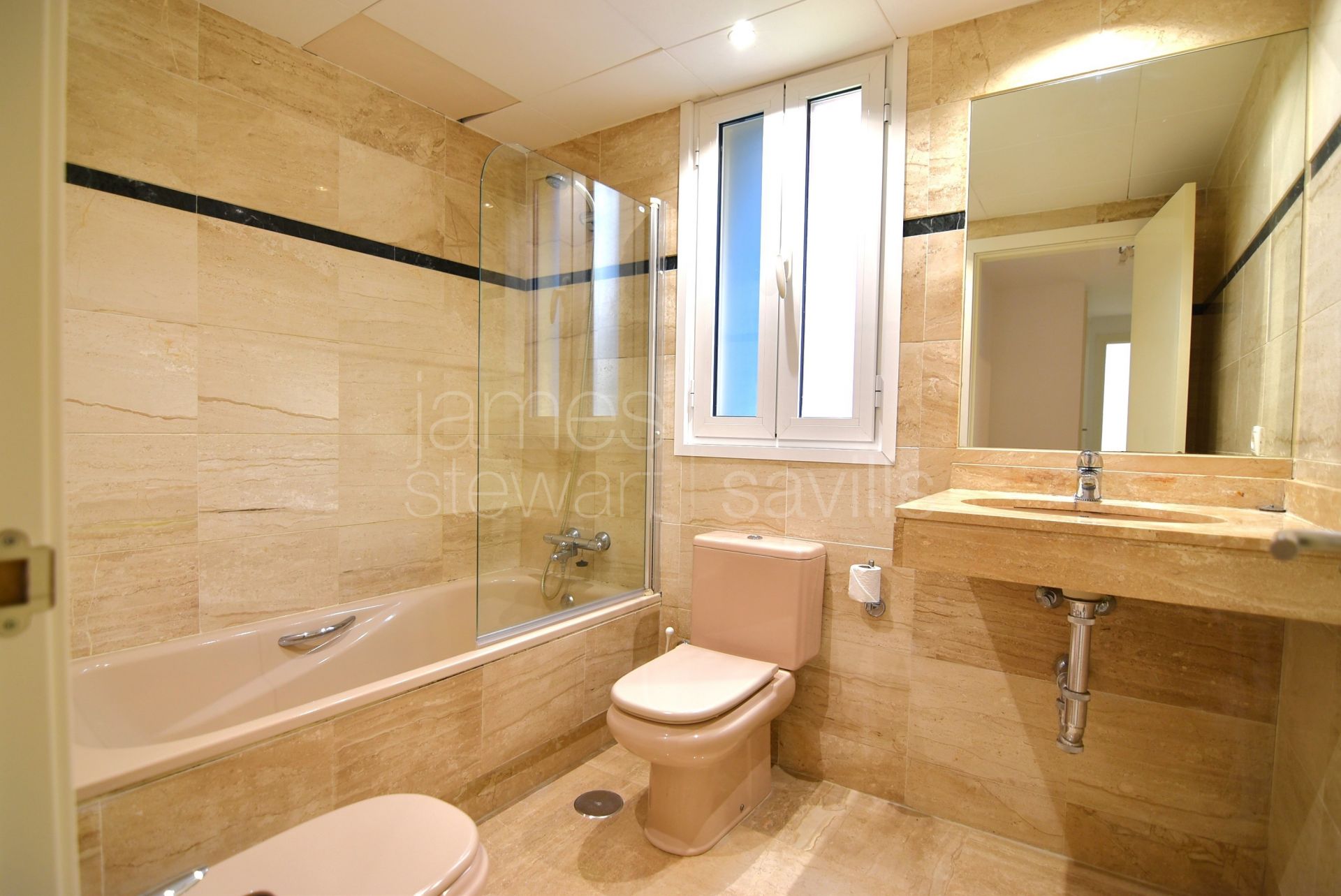 Spacious 3 bedroom Ground floor apartment in Sotogrande Marina
