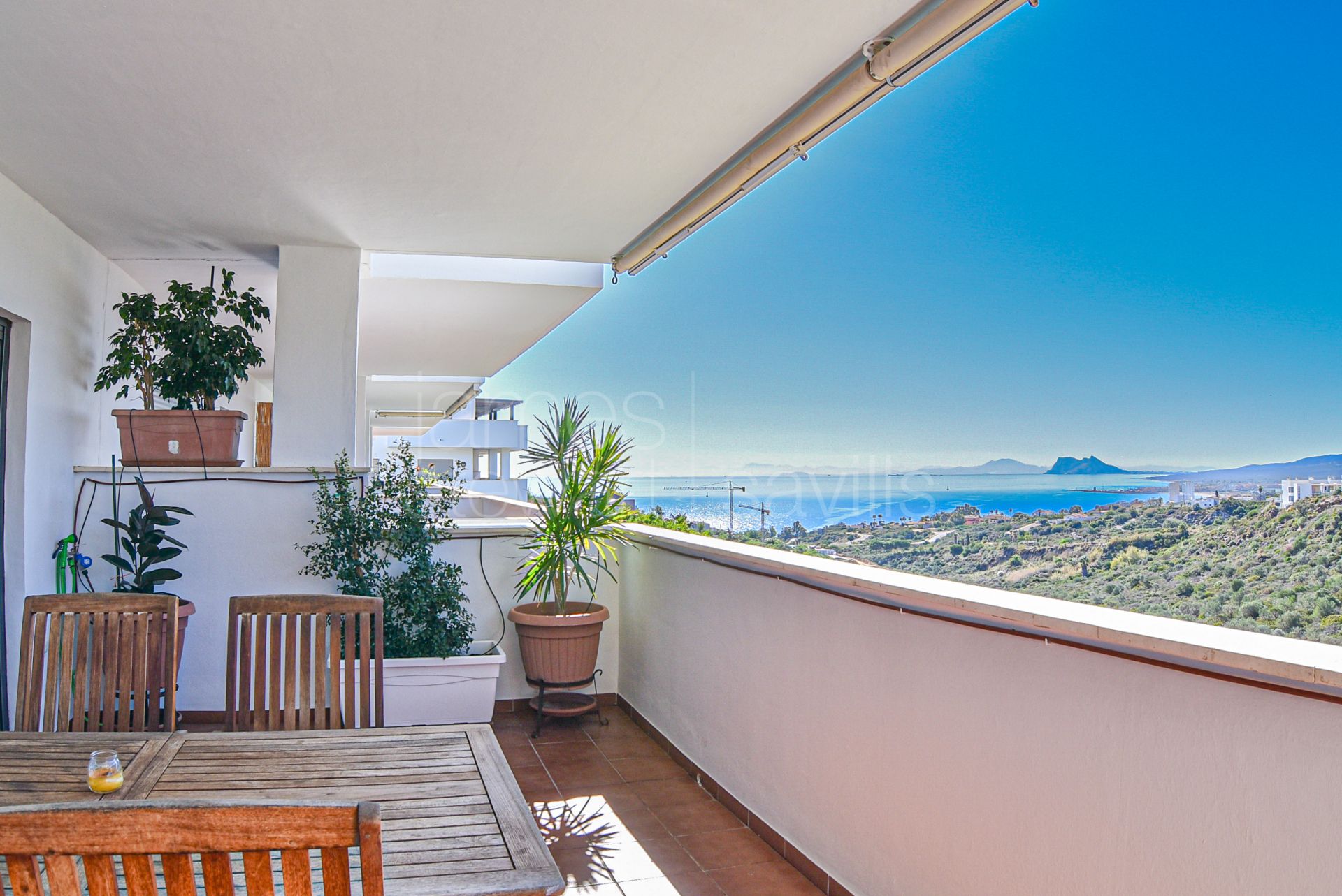 Cosy 2-Bedroom Apartment with Stunning Views in Bahía de las Rocas