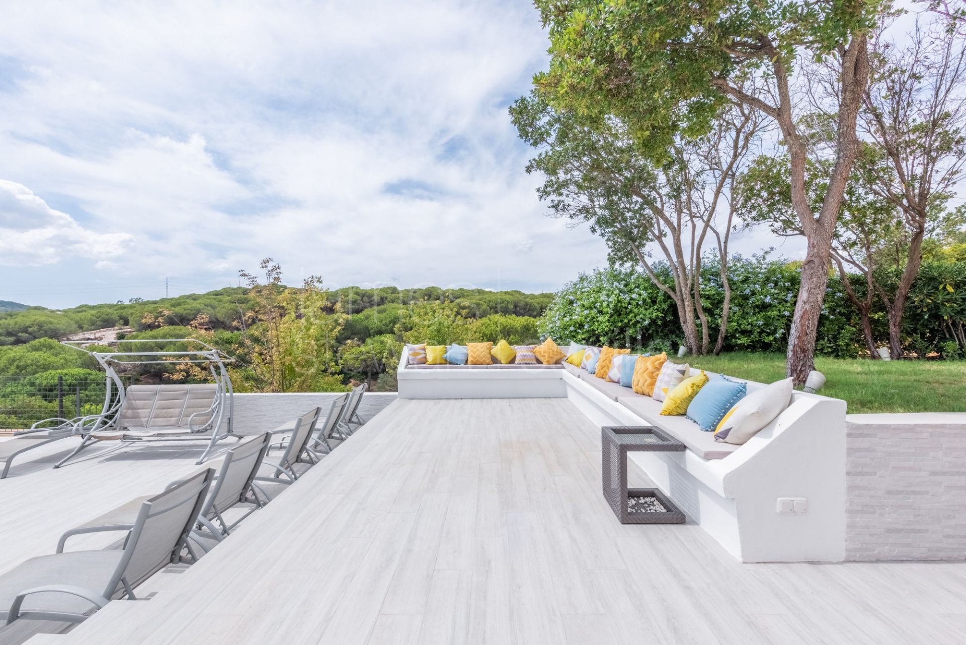 Superb contemporary style villa with guest house and sea views in Sotogrande