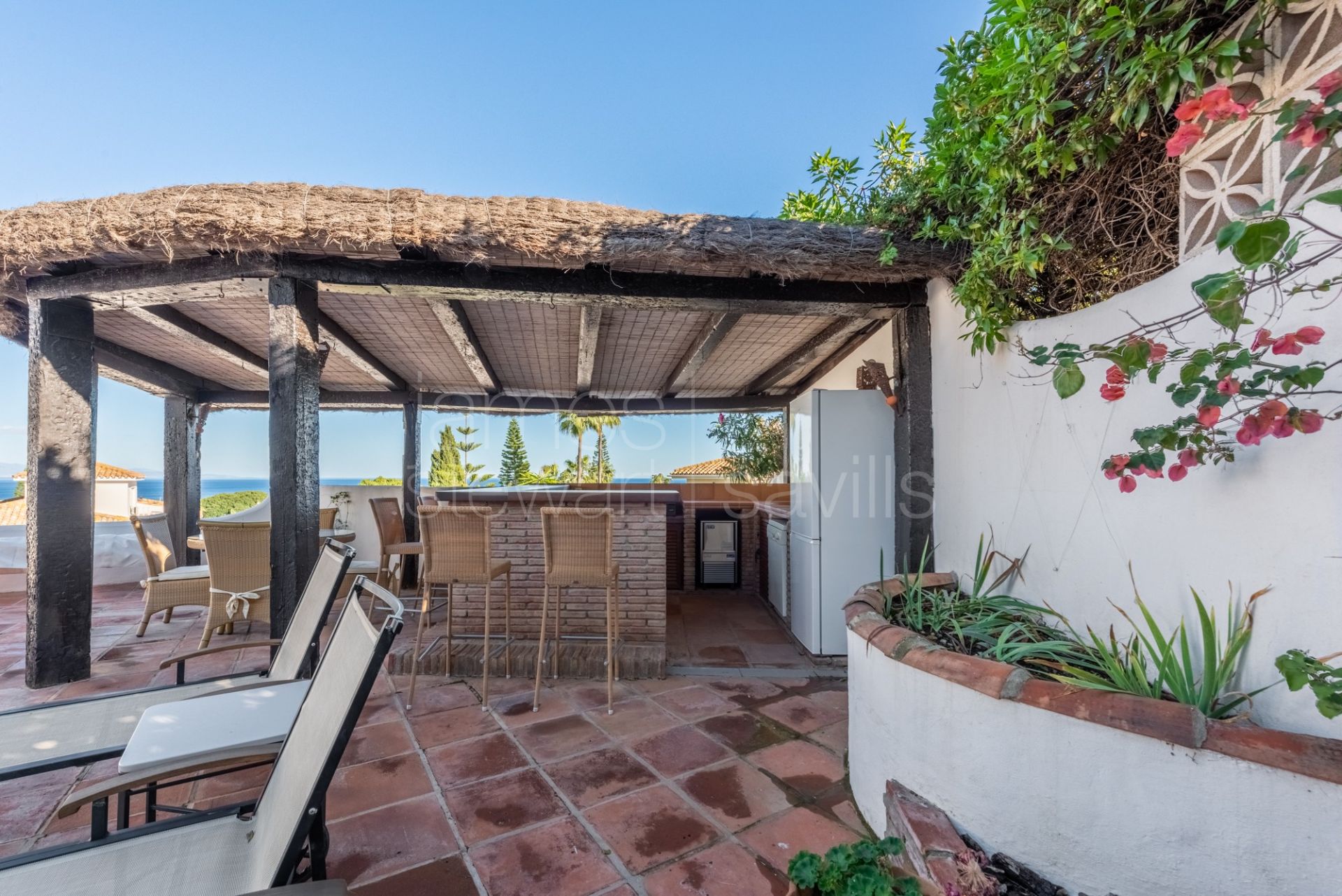 Una casa muy singular con vistas al mar en una zona tranquila cerca del puerto de Duquesa