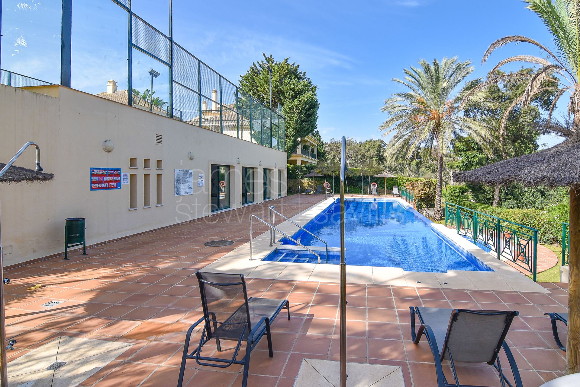Ground floor frontline golf apartment in the heart of the San Roque Club