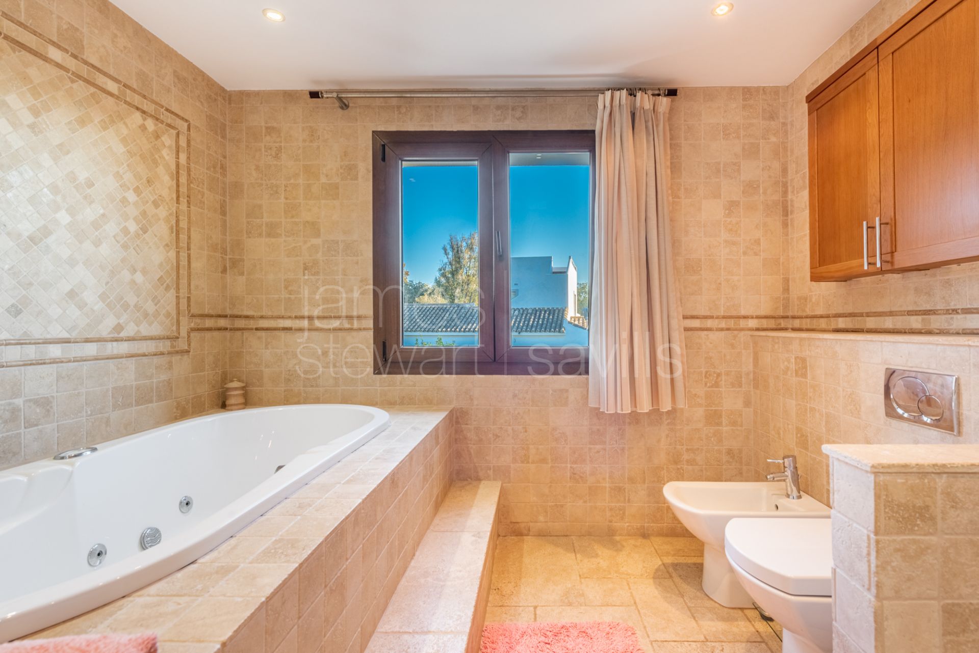 Ideal family villa in Sotogrande Alto