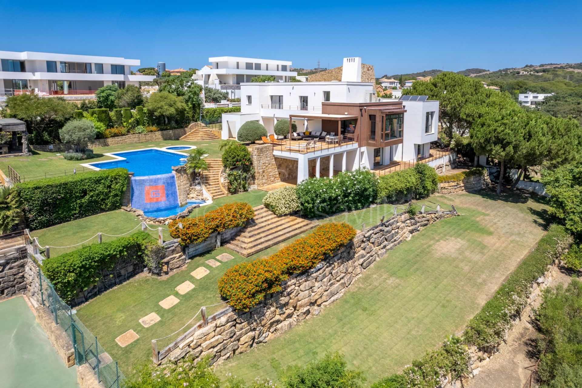 Unique opportunity to buy two villas with tennis court in Sotogrande Alto