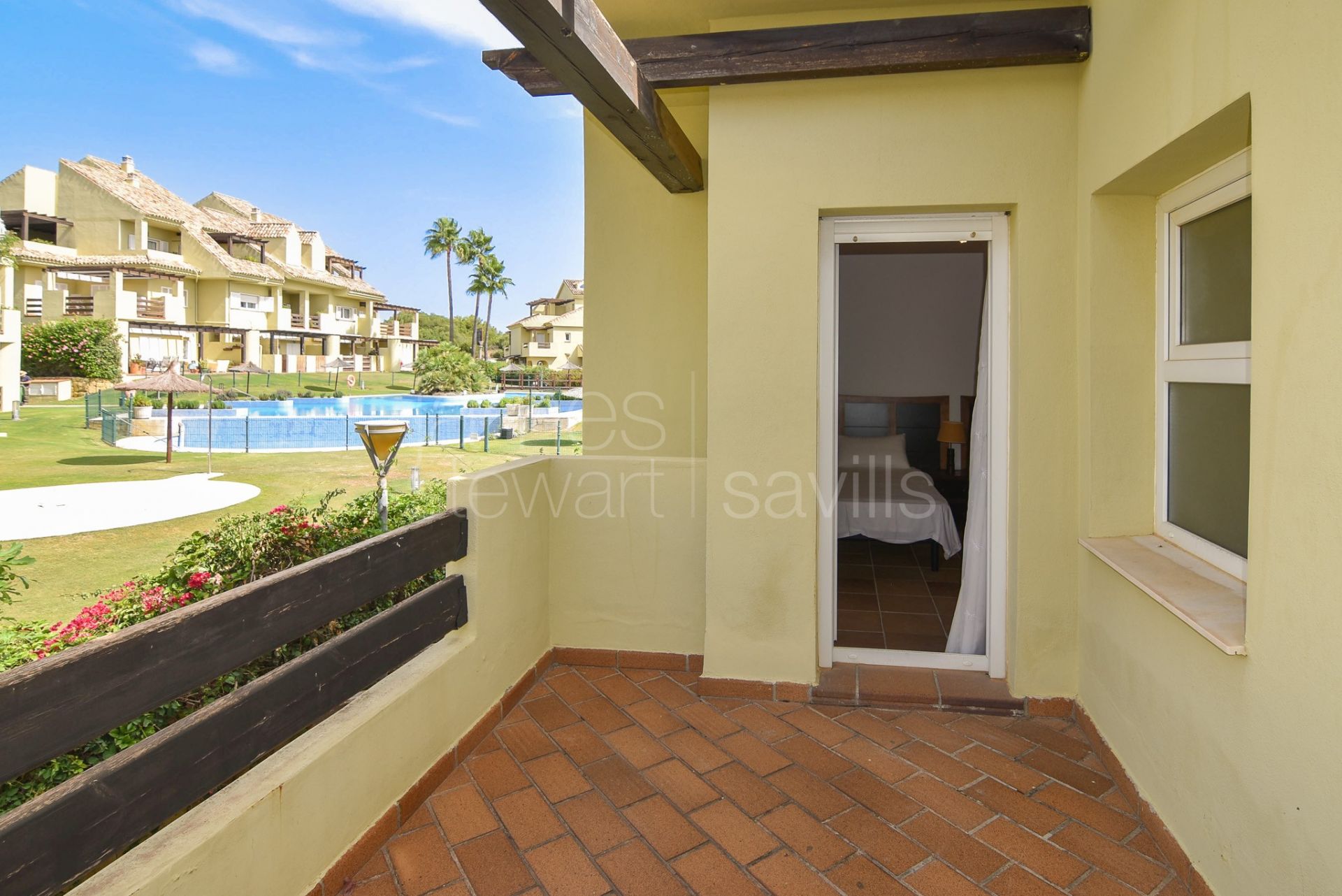 3 storey townhouse plus solarium in Pueblo Nuevo de Guadiaro with sea views