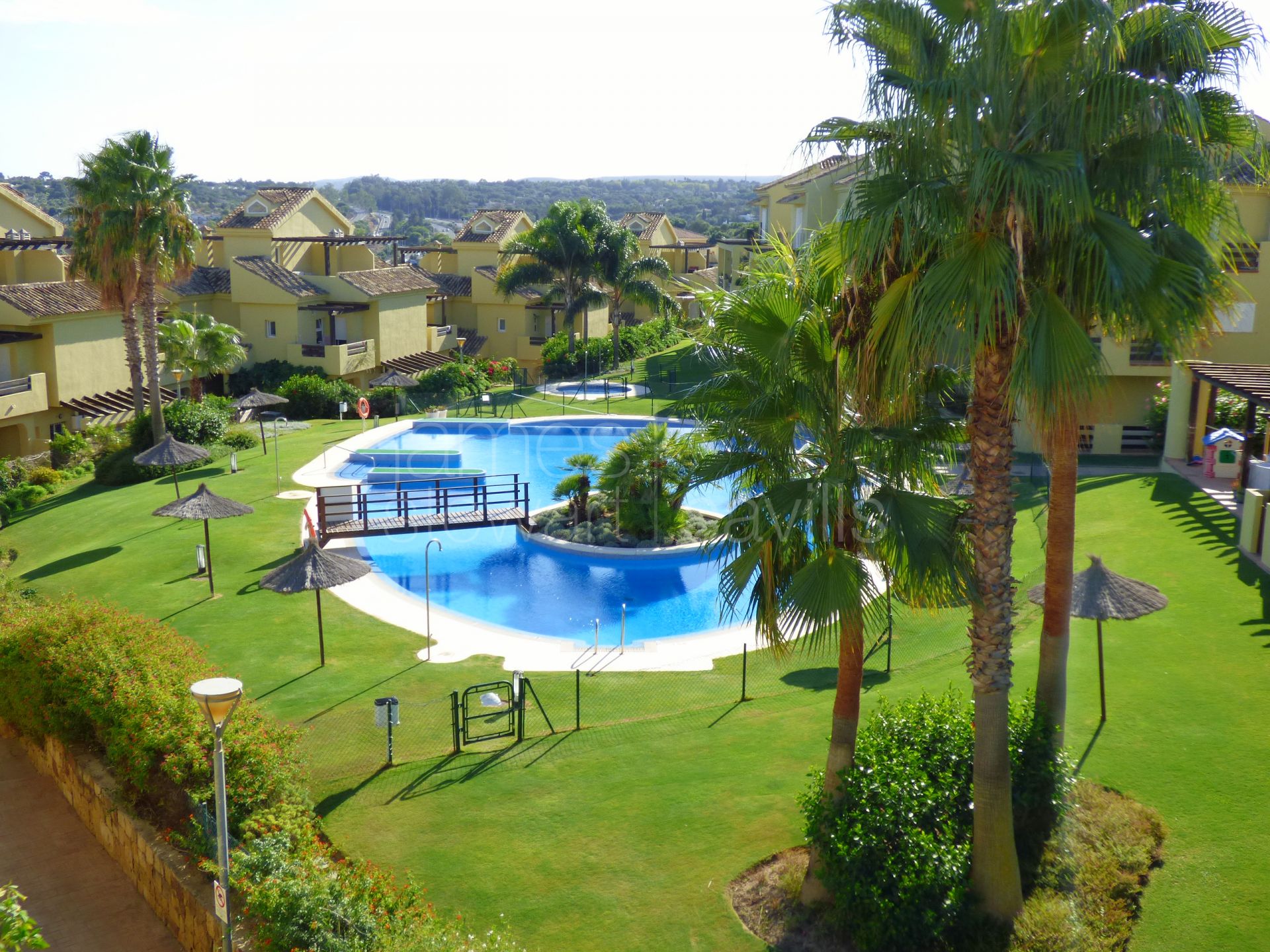 3 storey townhouse plus solarium in Pueblo Nuevo de Guadiaro with sea views