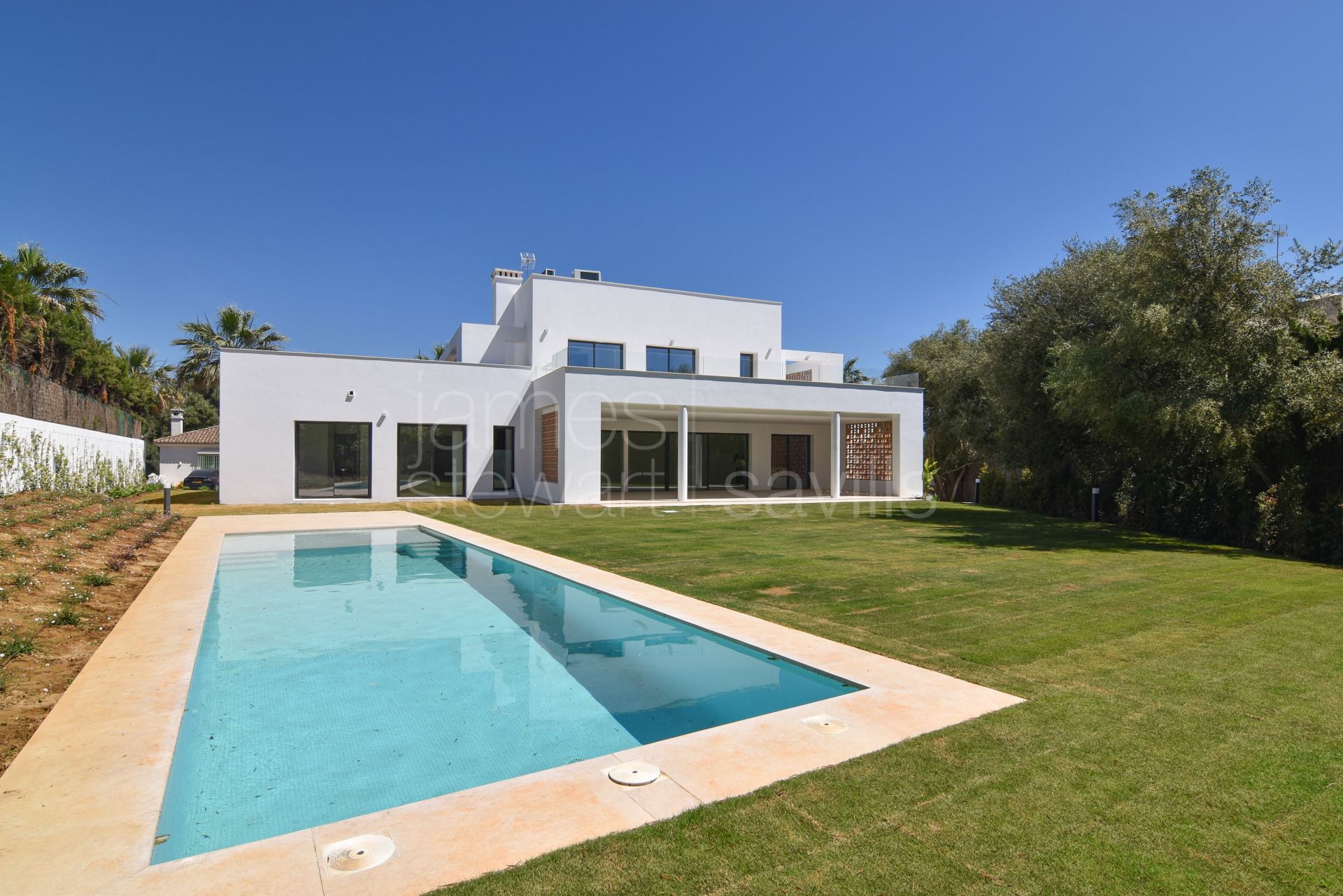 Brand new contemporary villa in the zone B of Sotogrande Costa