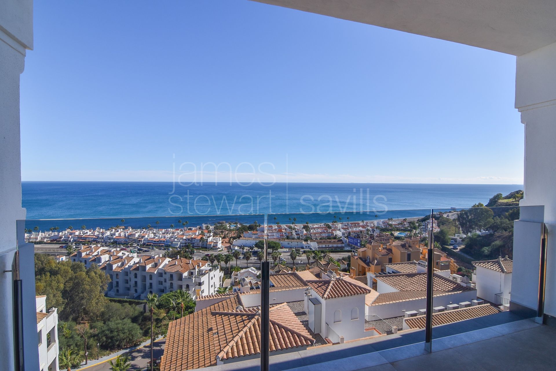 Dúplex con impresonantes vistas al Mediterraneo en La Paloma, Manilva, Málaga