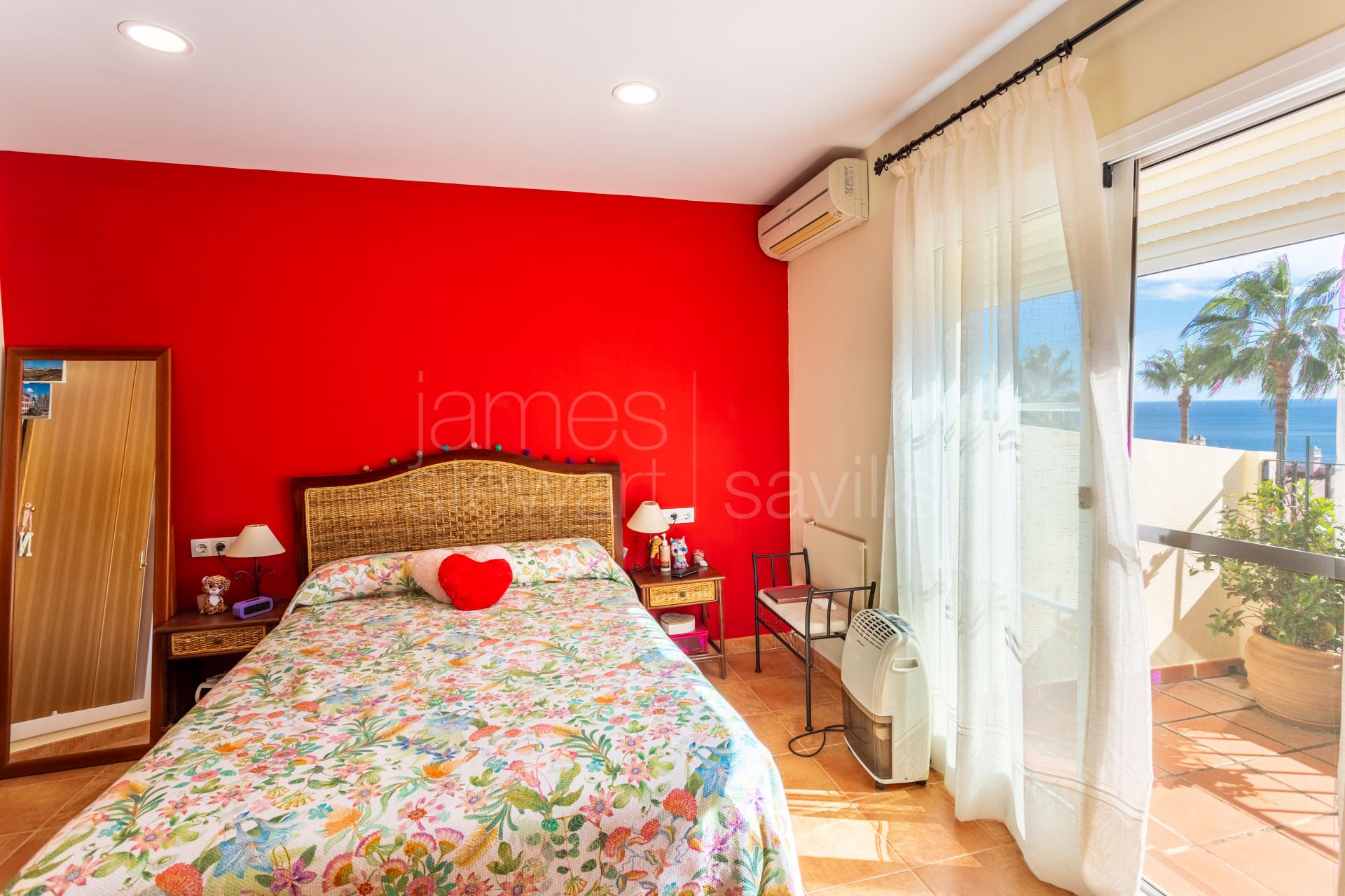 5 Bedroom semi-detached house in La Alcaidesa with exceptional sea views