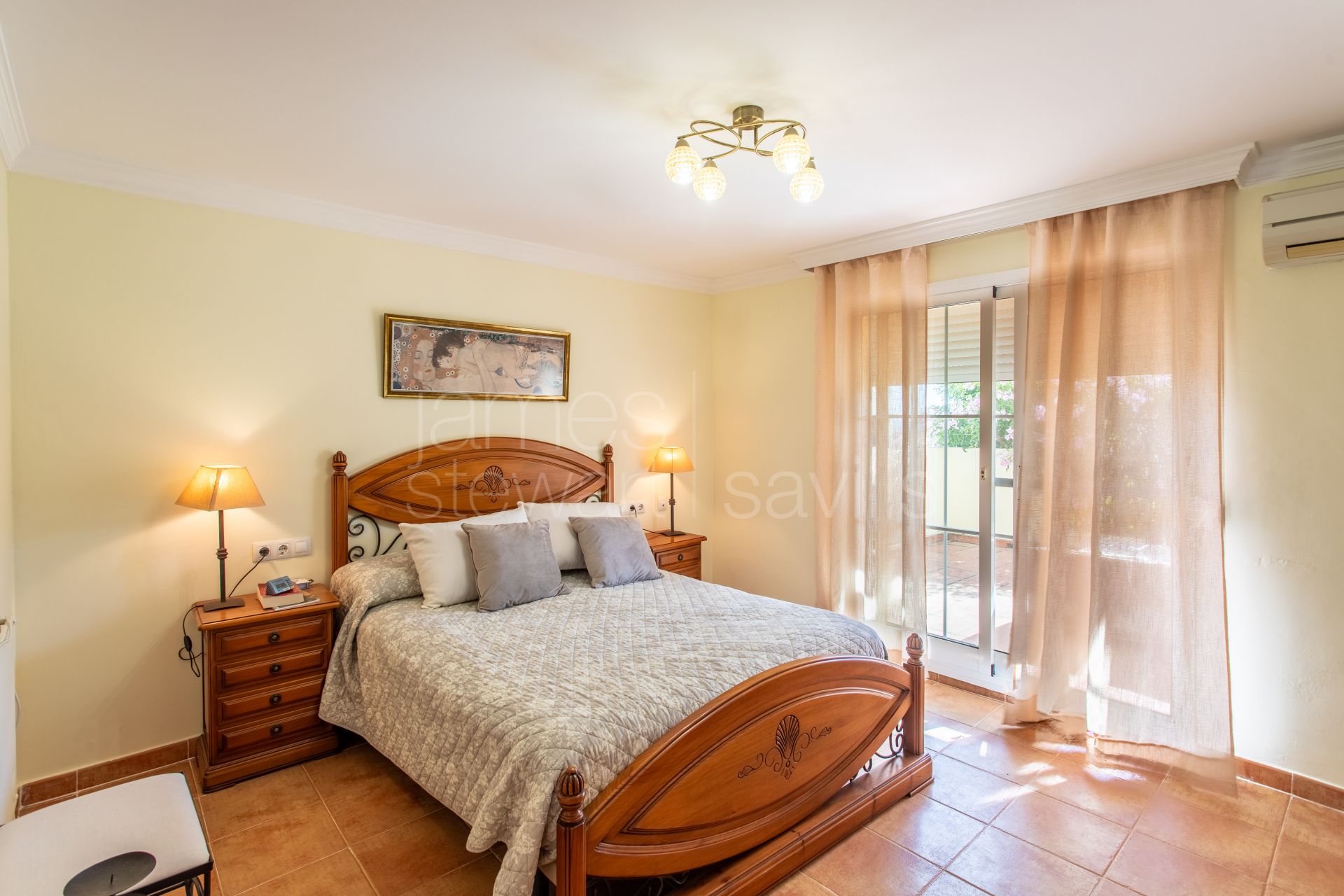 5 Bedroom semi-detached house in La Alcaidesa with exceptional sea views