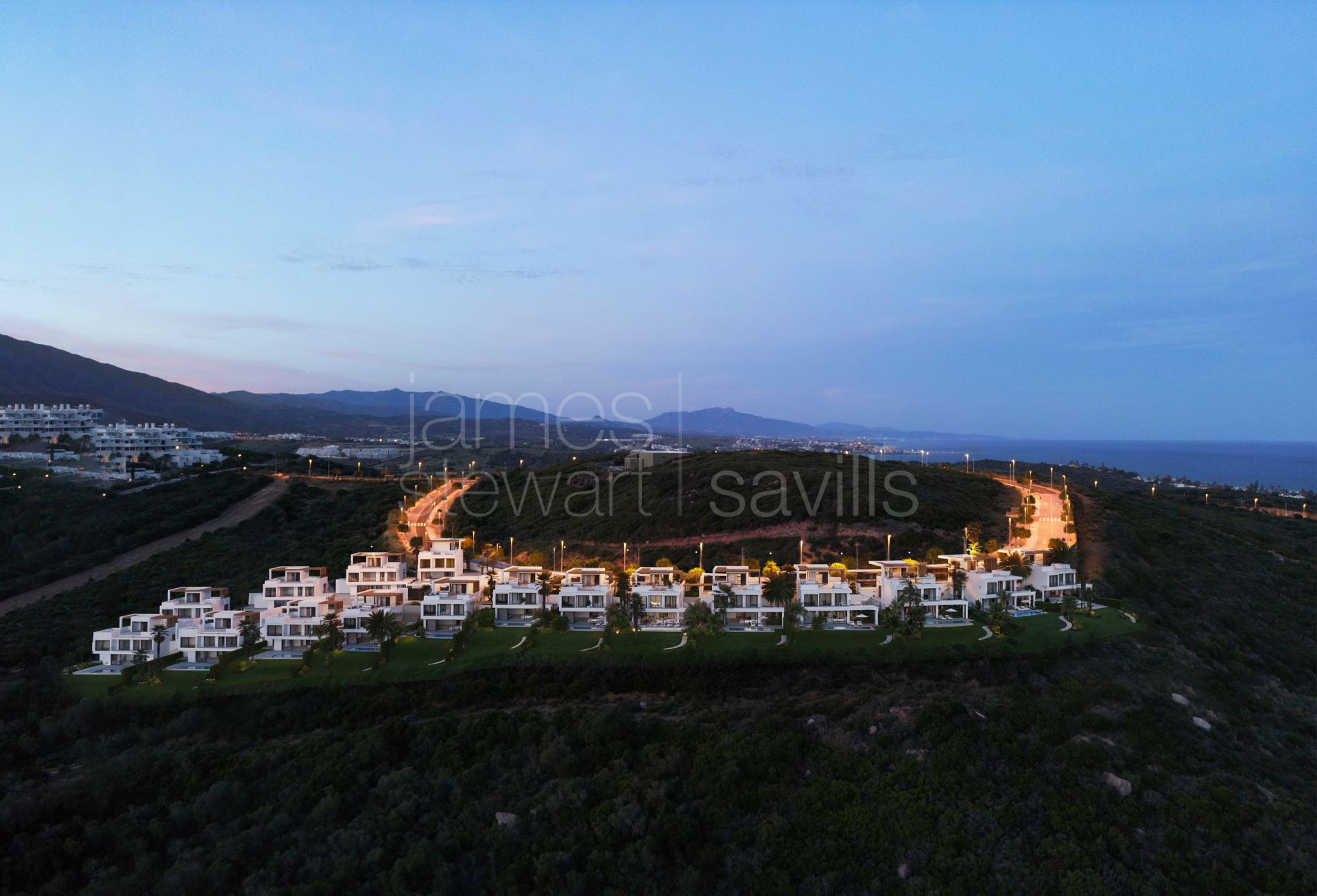 Villas en Casares Costa con Vistas al Mediterráneo y Finca Cortesín | Diseño Moderno y Exclusivo