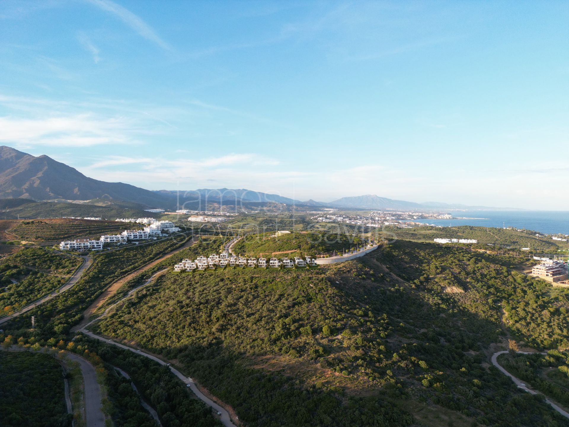 Villas en Casares Costa con Vistas al Mediterráneo y Finca Cortesín | Diseño Moderno y Exclusivo