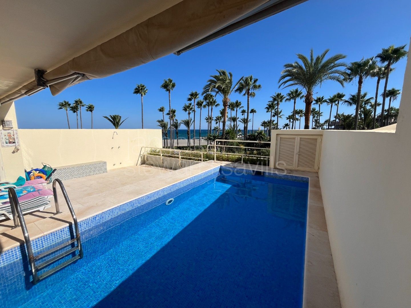 Apartment with Sea Views in One of the Best Buildings in Sotogrande Playa